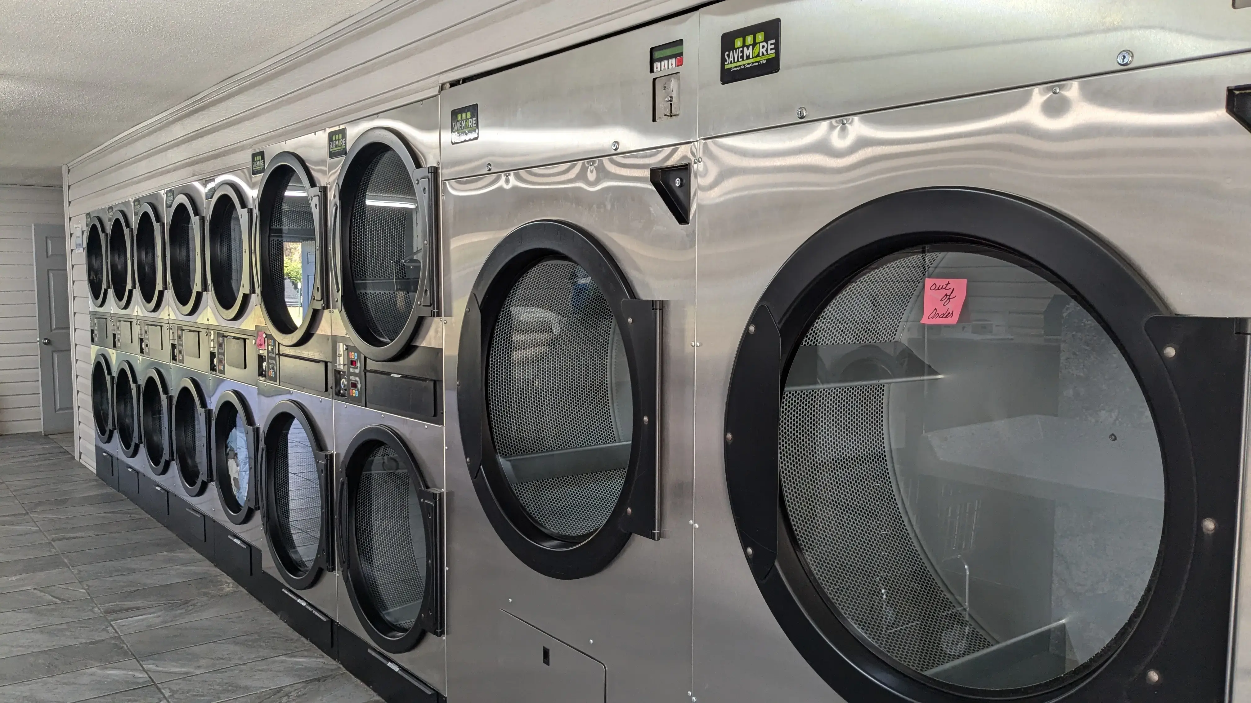 Bam's Coin Laundry - Image 4