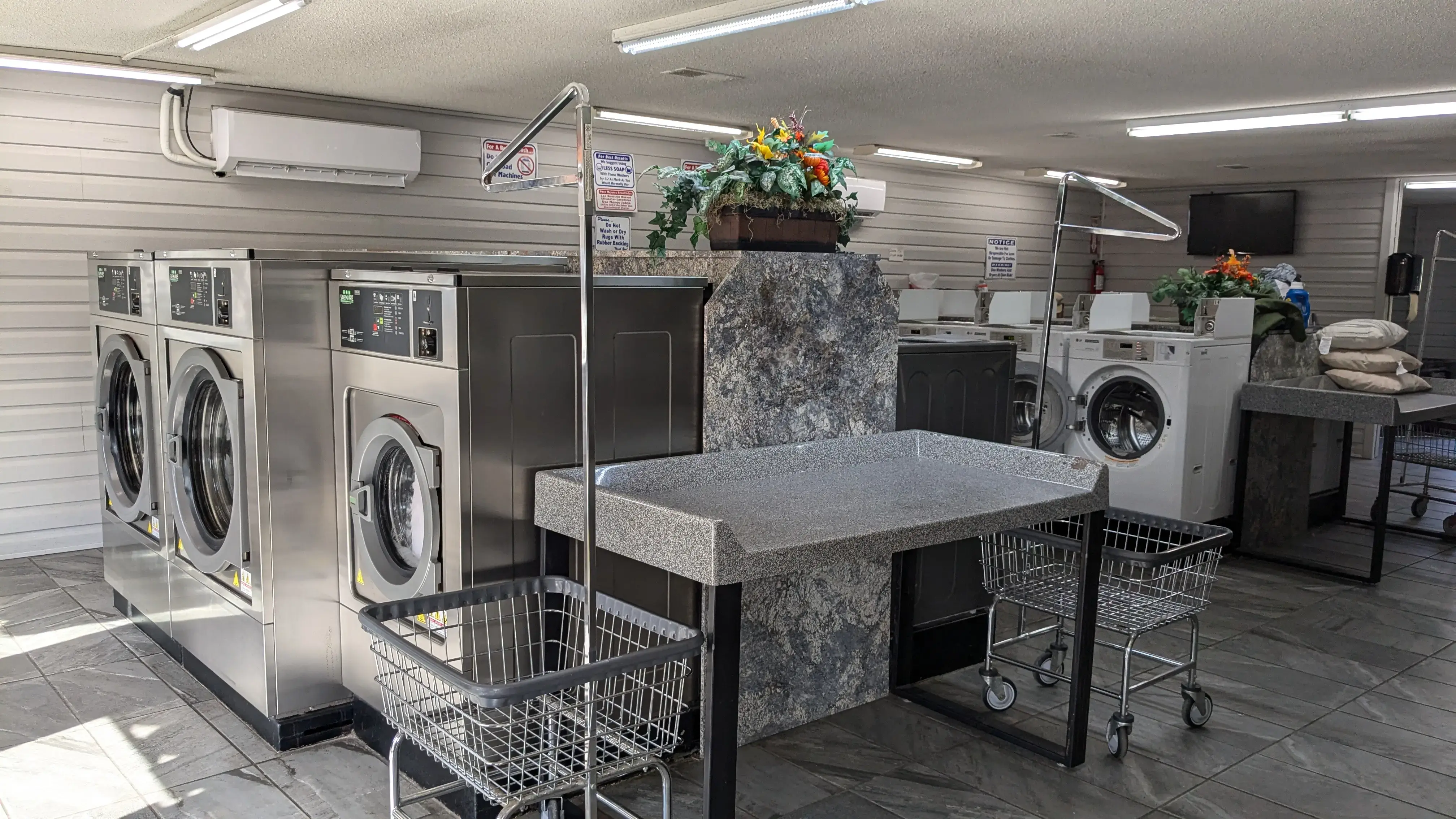 Bam's Coin Laundry - Image 2