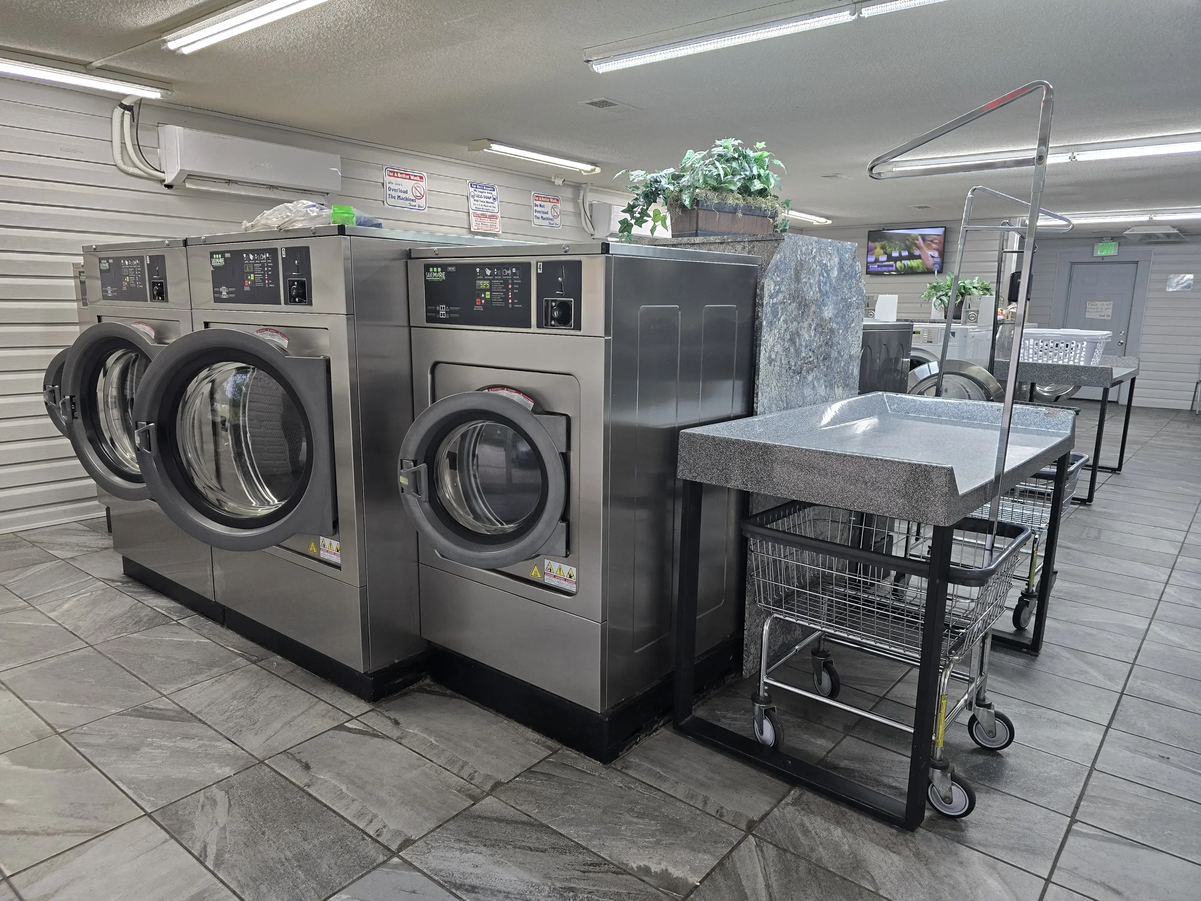 Bam's Coin Laundry thumbnail 17