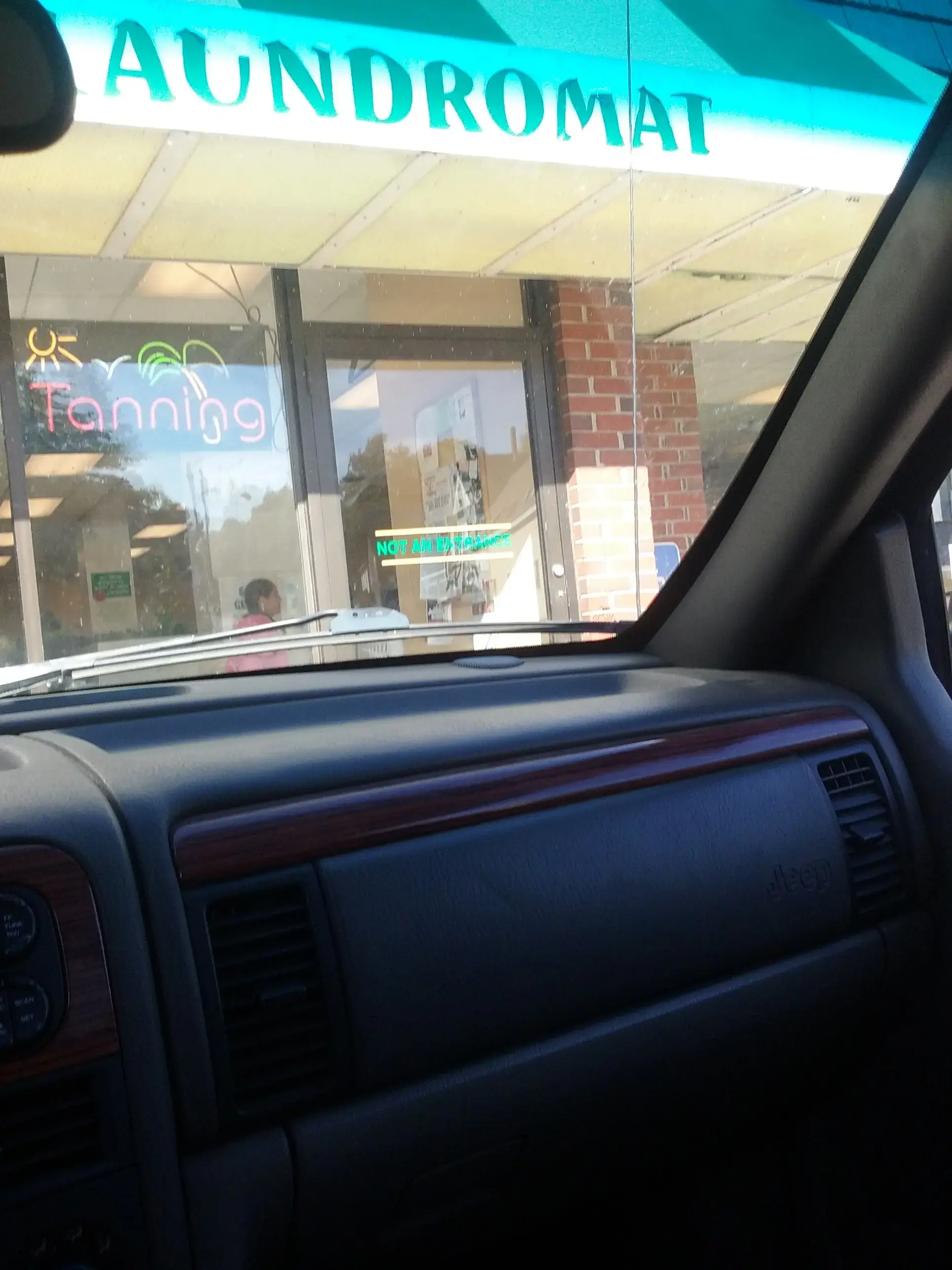 Bangor Street Laundromat - Image 4