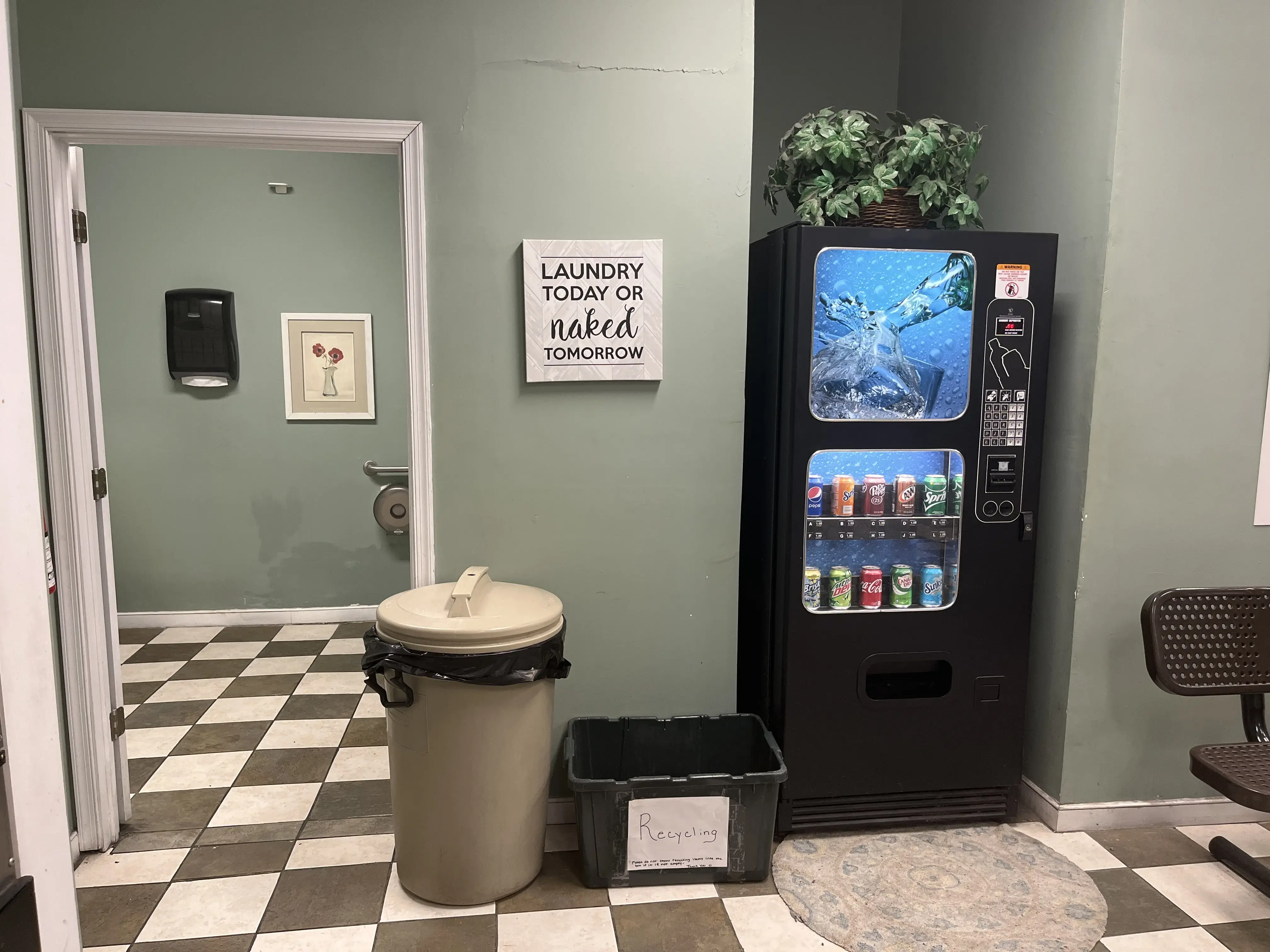 Barton Heights Laundromat thumbnail 8