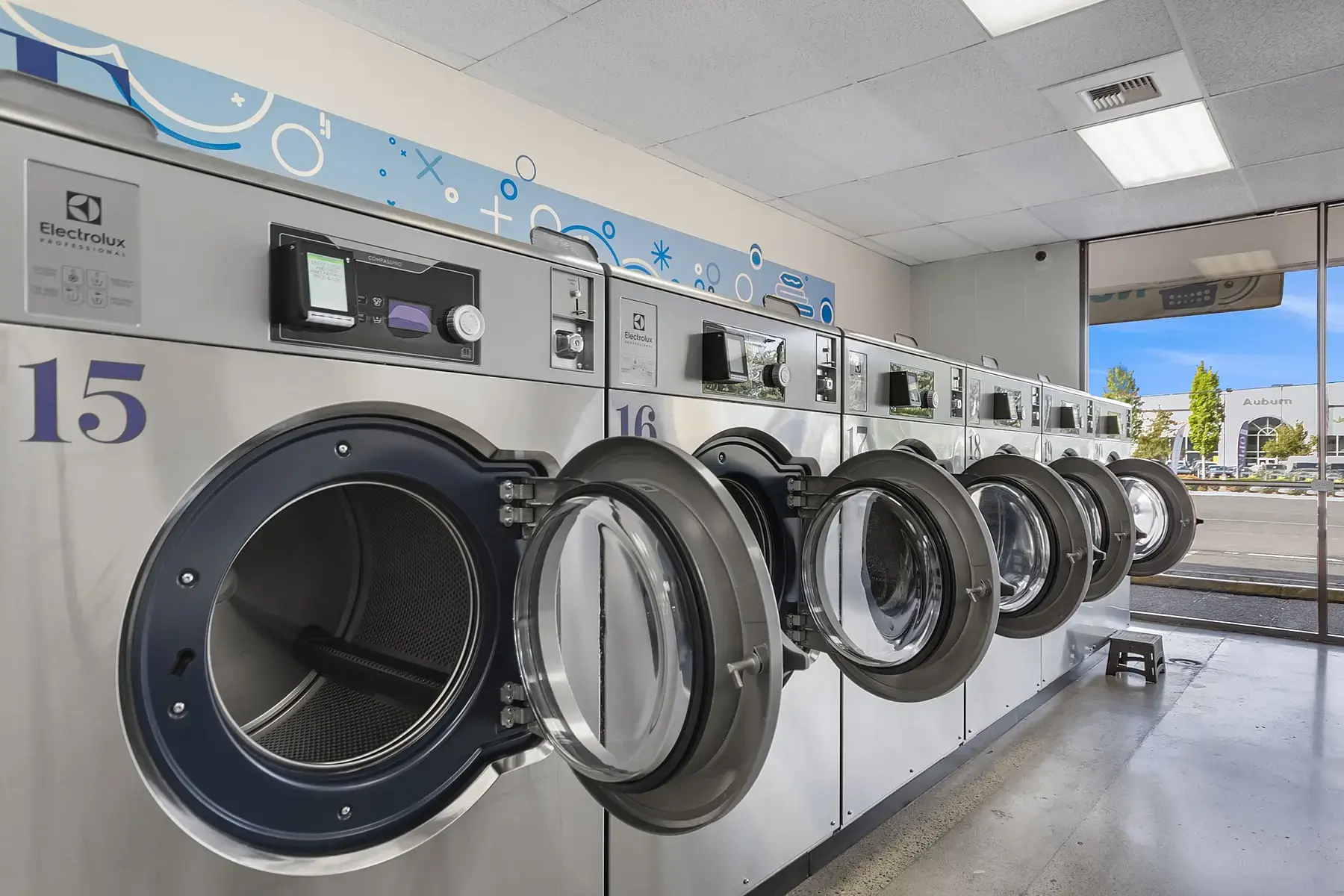 Baskets Laundromat thumbnail 19