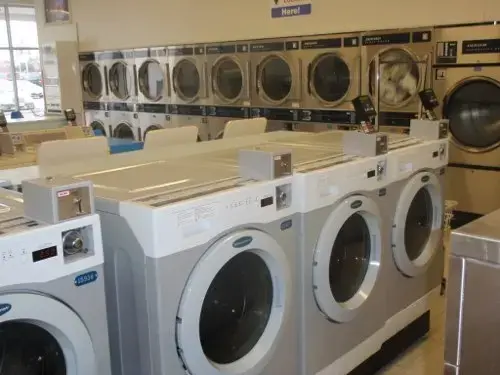 Battlefield Blvd. Laundry Land Laundromat - Image 18