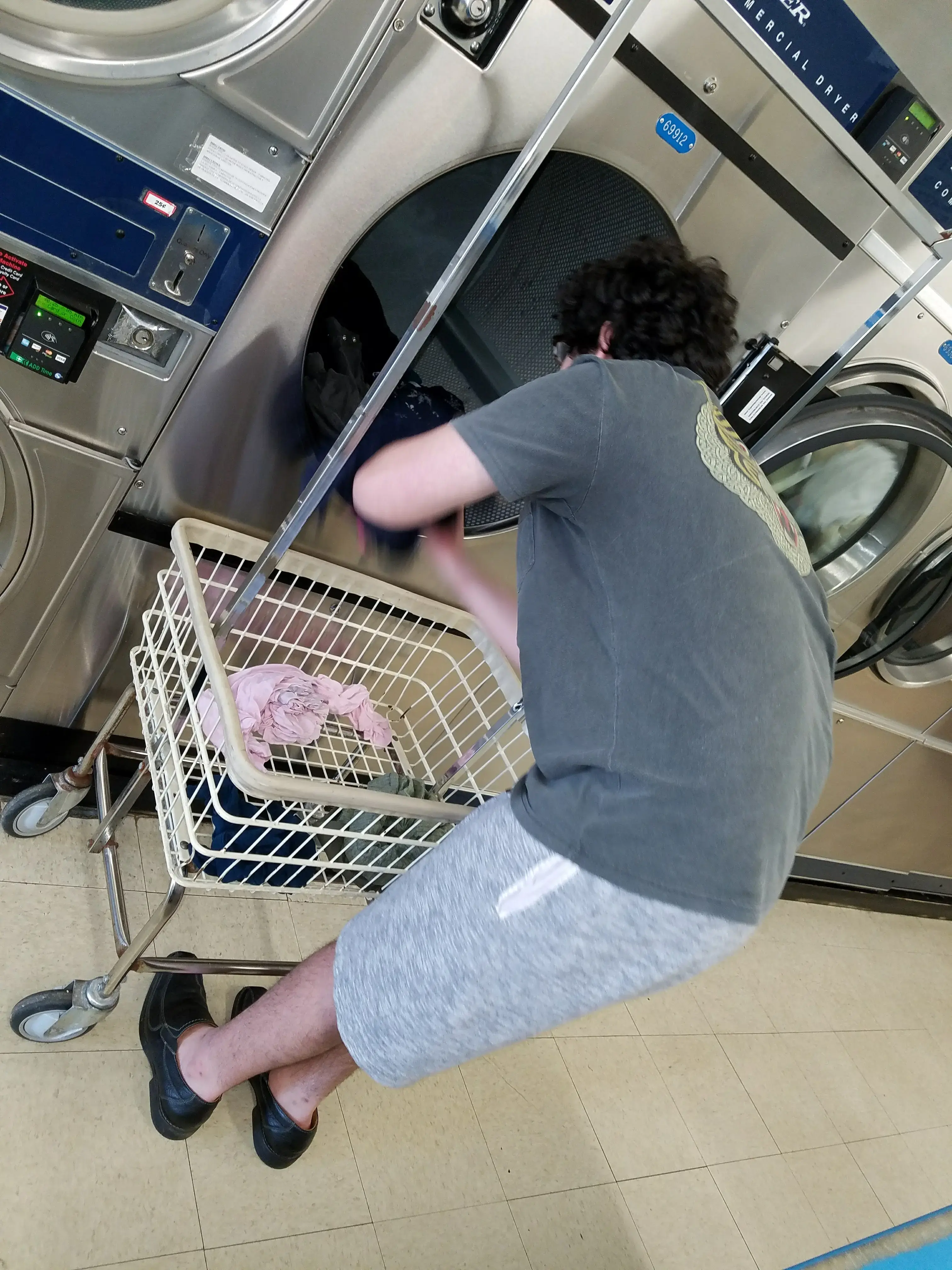 Battlefield Blvd. Laundry Land Laundromat thumbnail 13