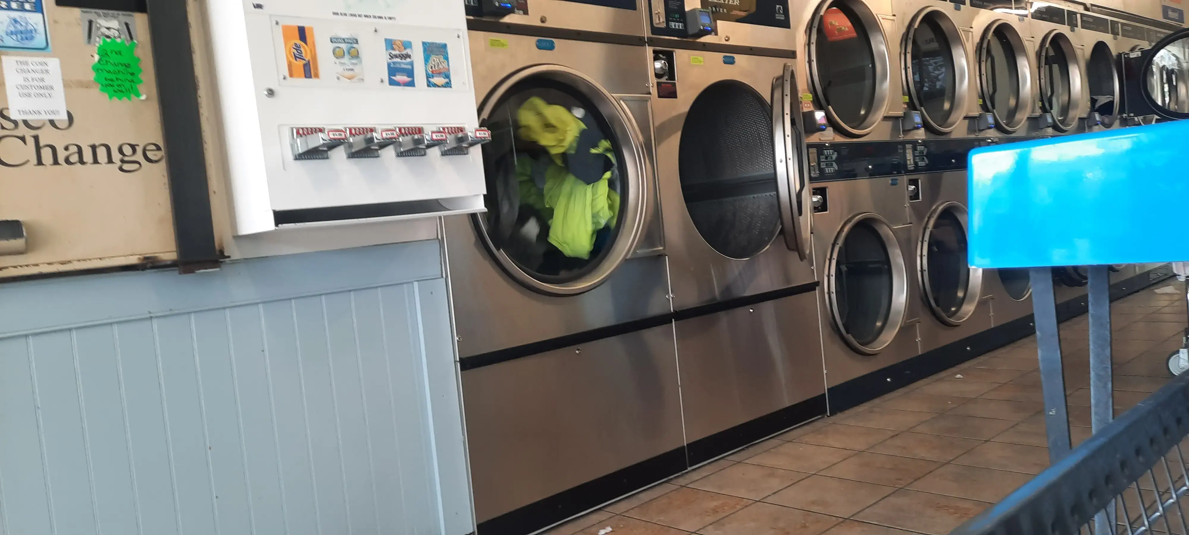 Battlefield Blvd. Laundry Land Laundromat thumbnail 16