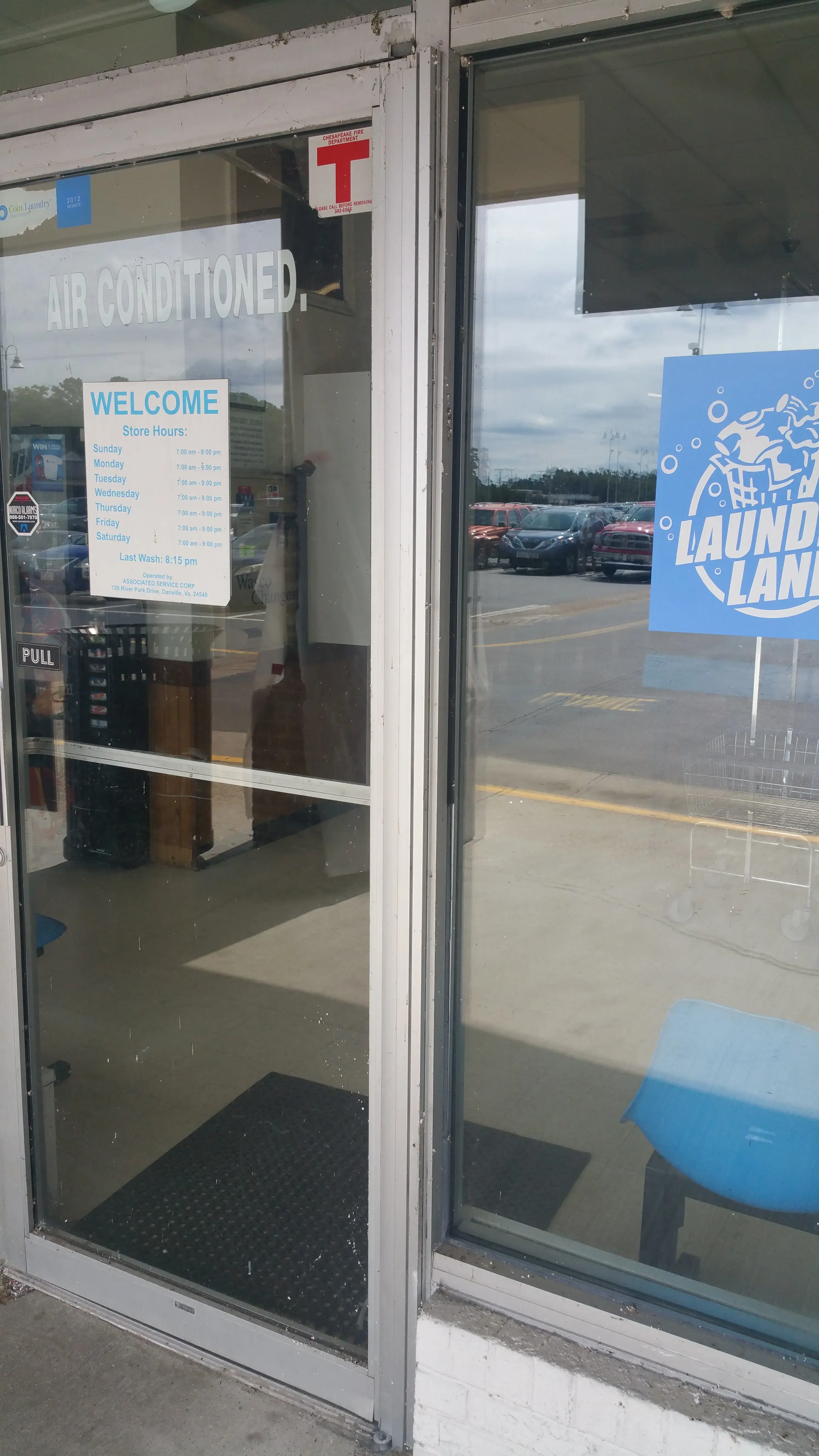 Battlefield Blvd. Laundry Land Laundromat - Image 8