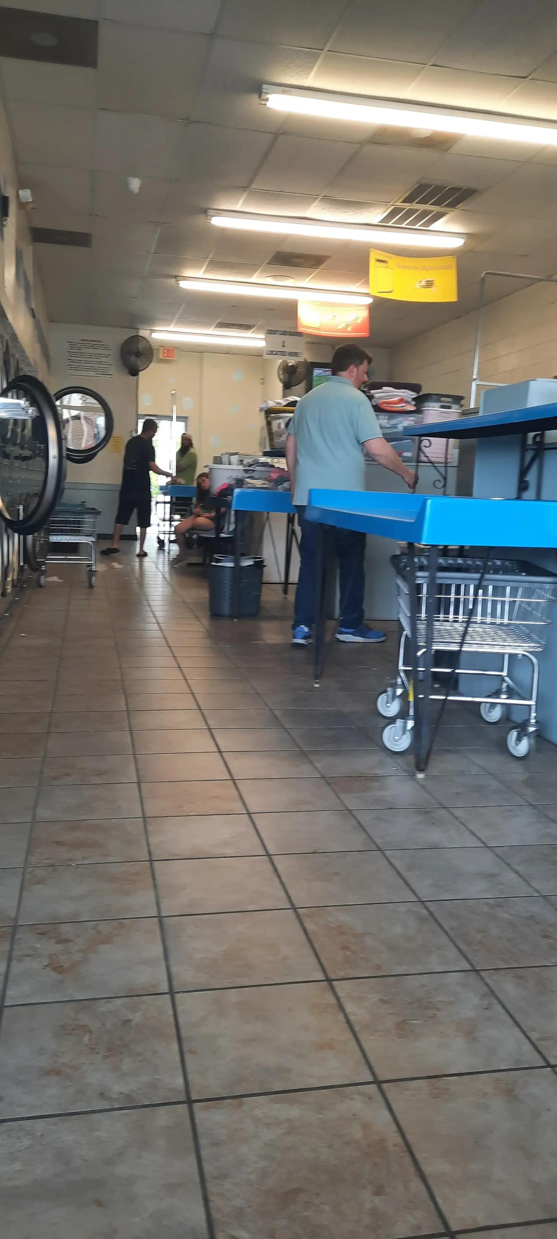 Battlefield Blvd. Laundry Land Laundromat thumbnail 6