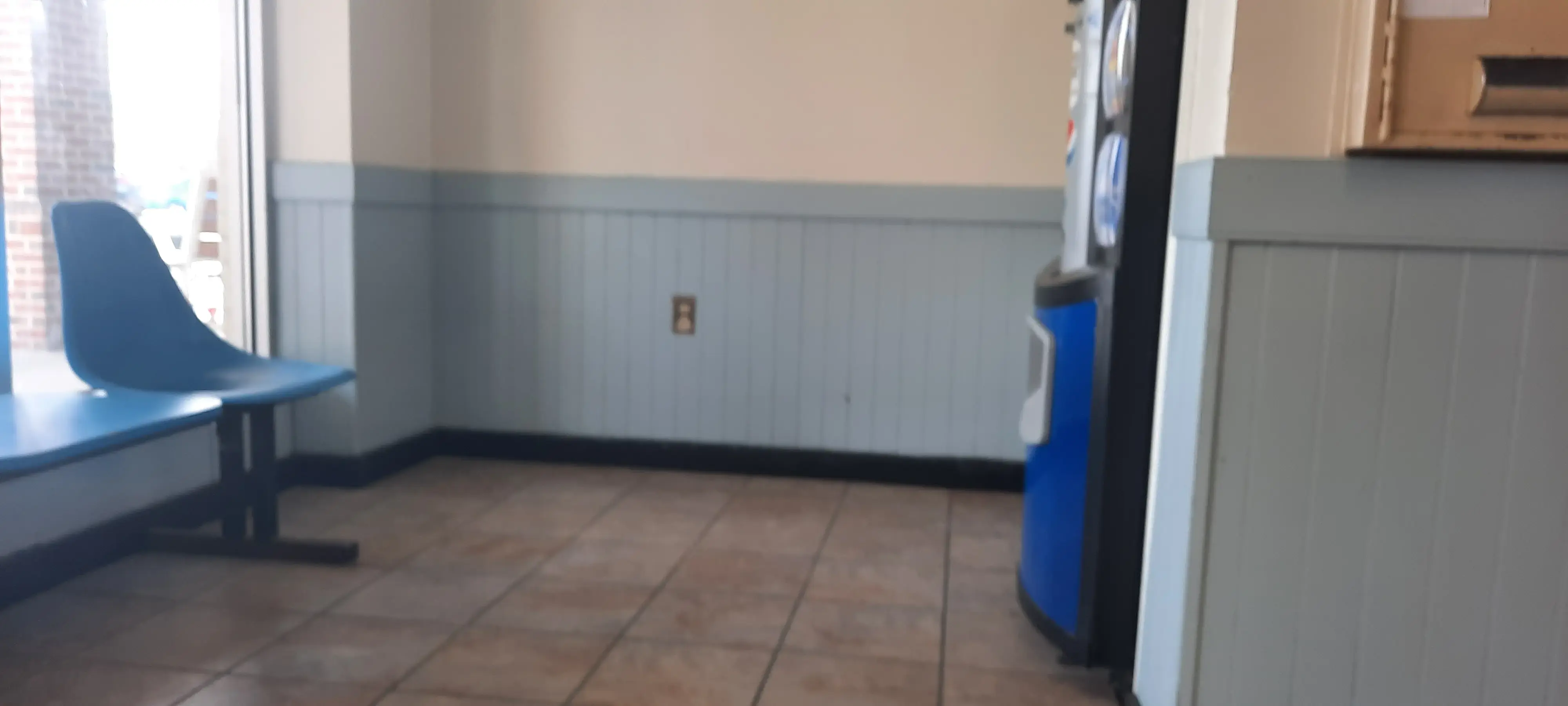 Battlefield Blvd. Laundry Land Laundromat thumbnail 12