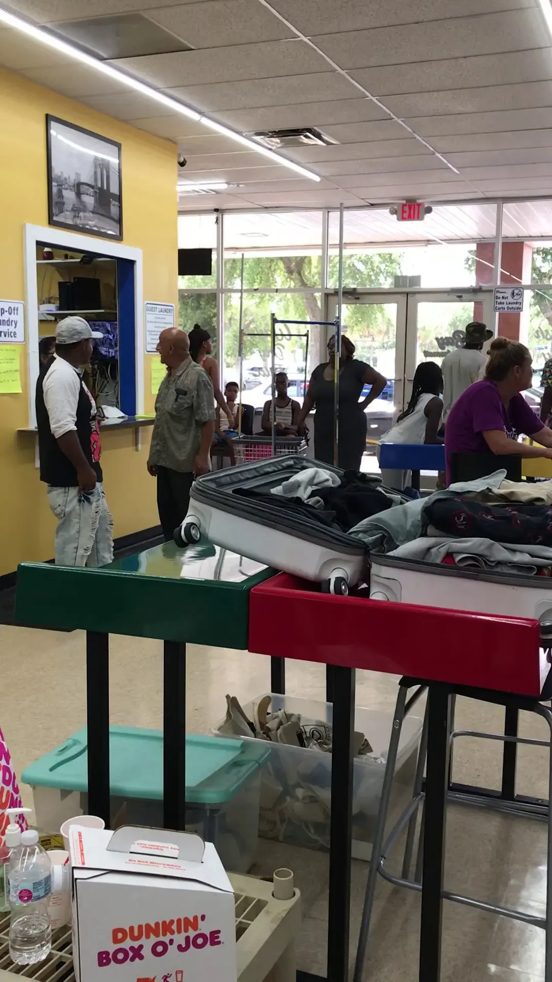 Bay Laundromat - Image 2