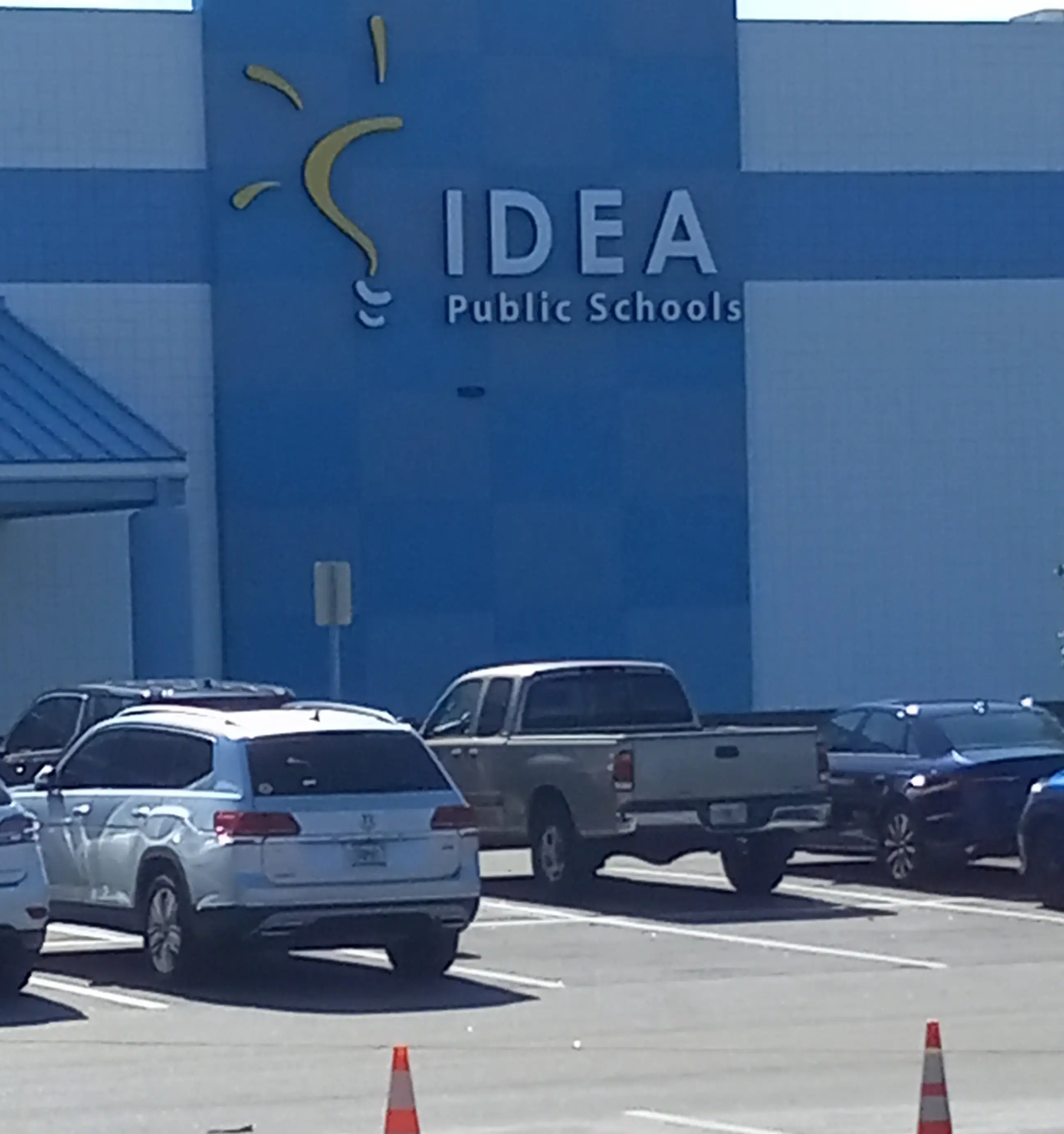 Bay Laundromat - Image 12