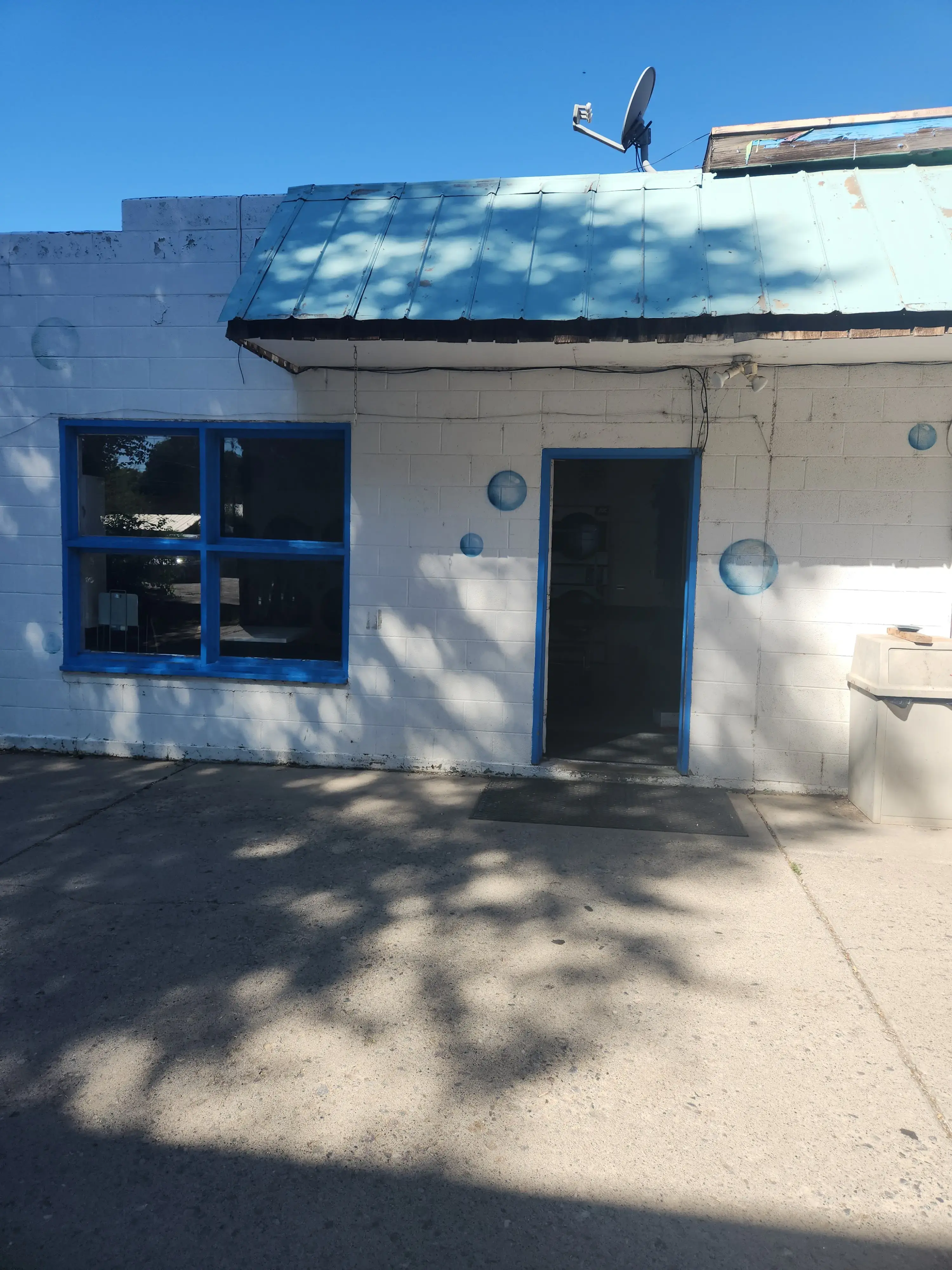 Bayfield Family Laundry - Image 18