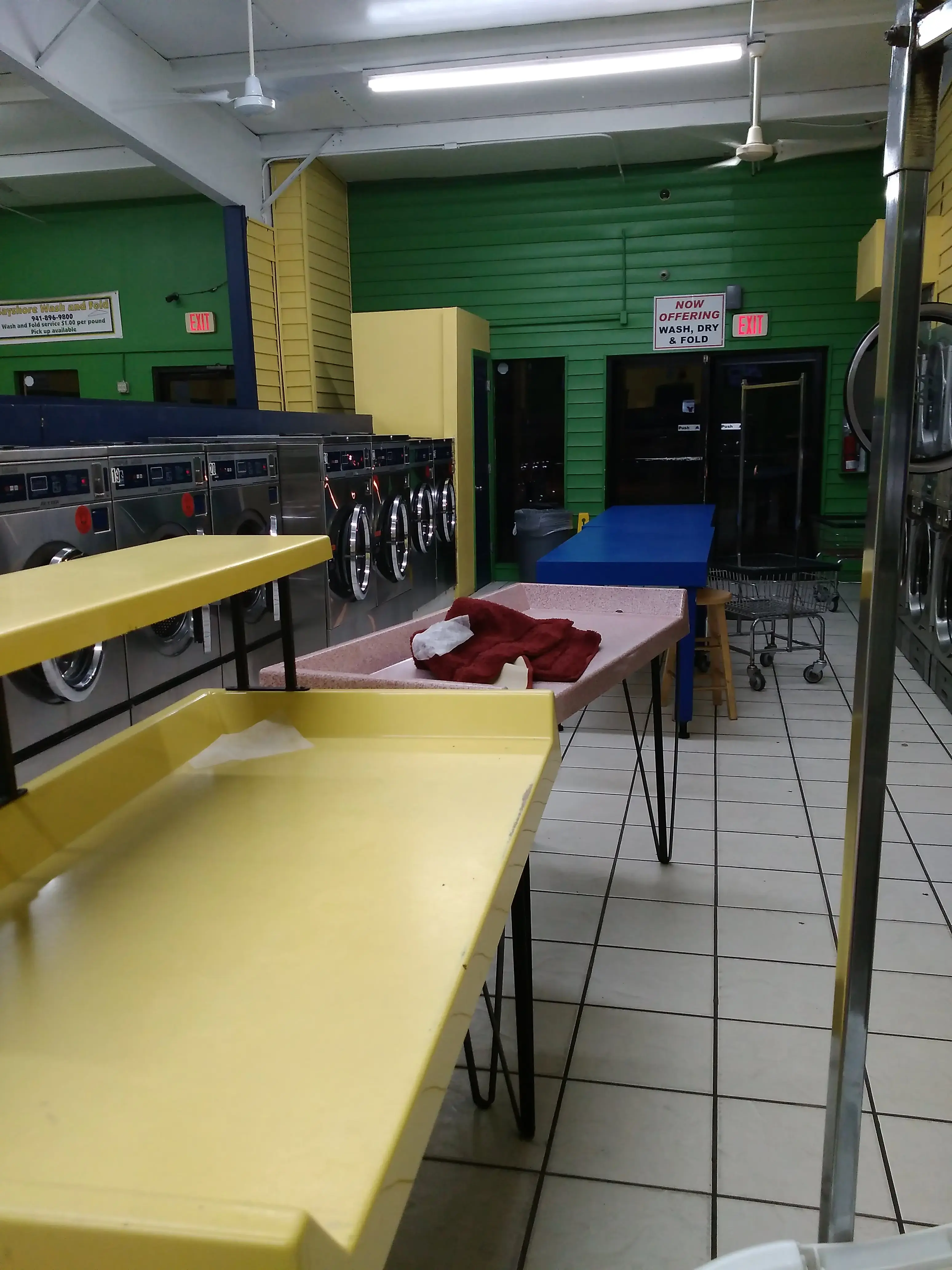 Bayshore Gardens Laundromat - Image 20