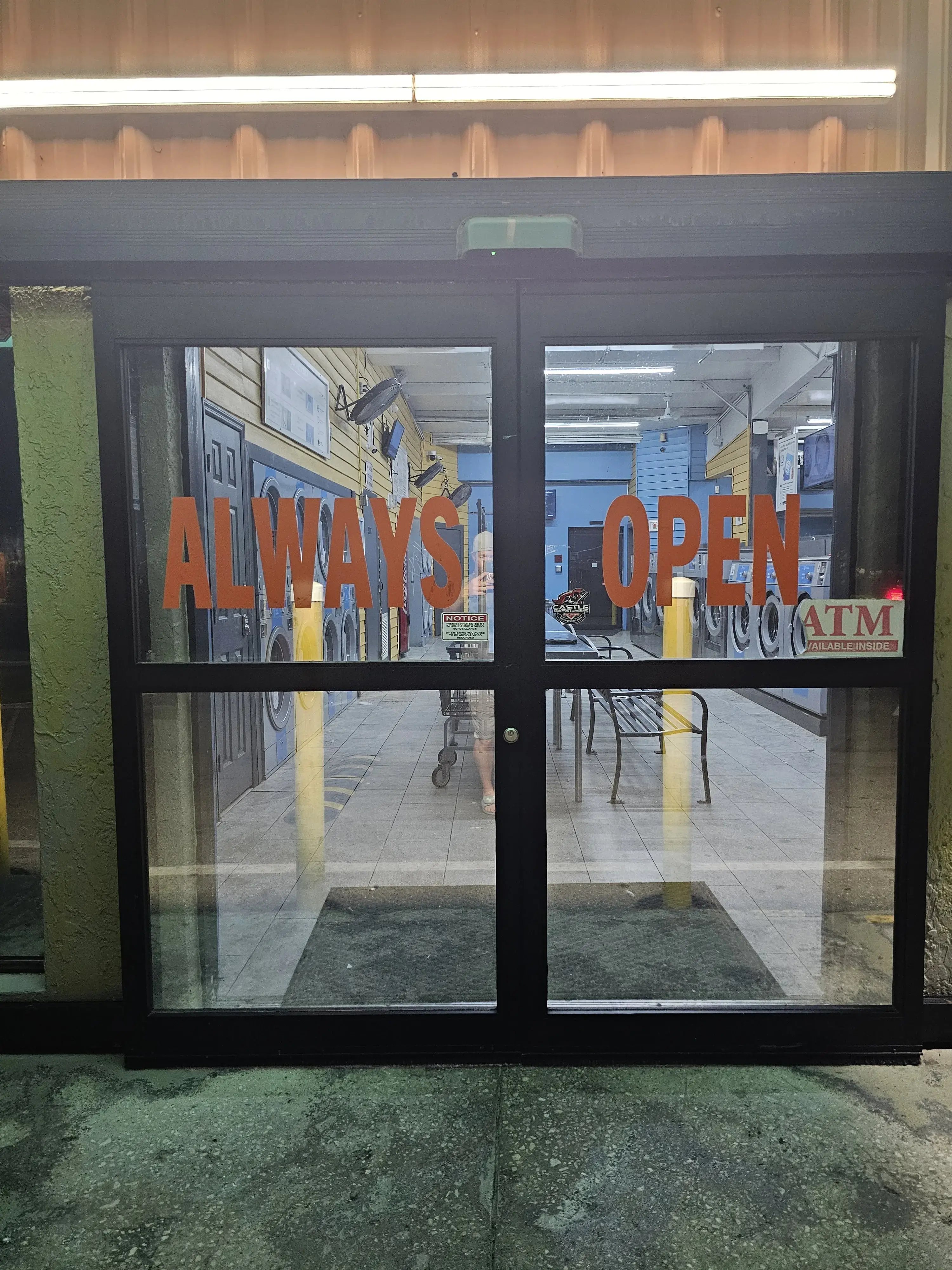 Bayshore Gardens Laundromat - Image 15