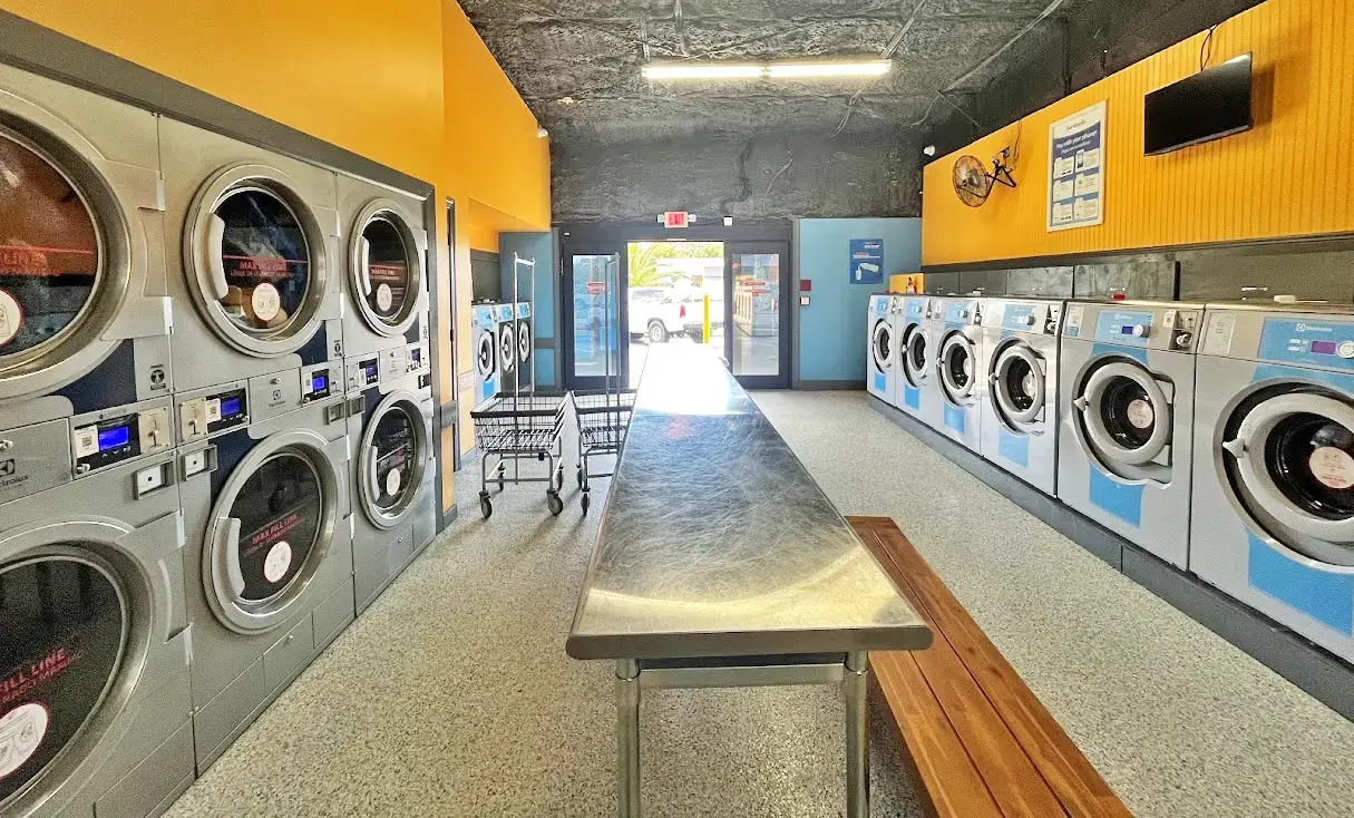 Bayshore Gardens Laundromat - Image 2