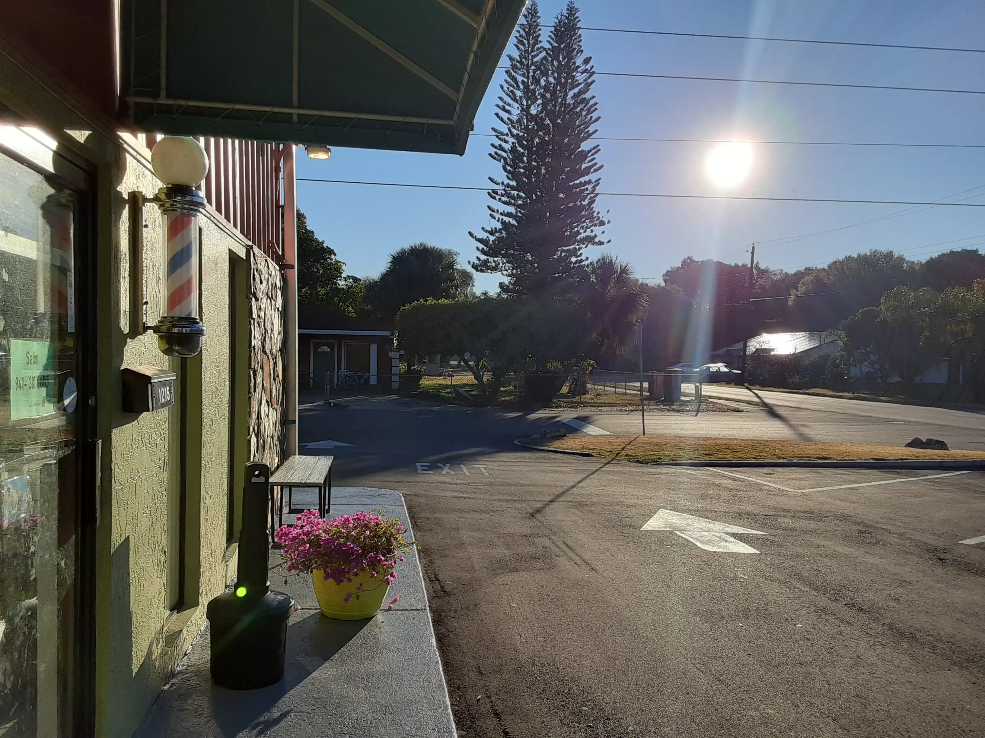 Bayshore Gardens Laundromat thumbnail 10