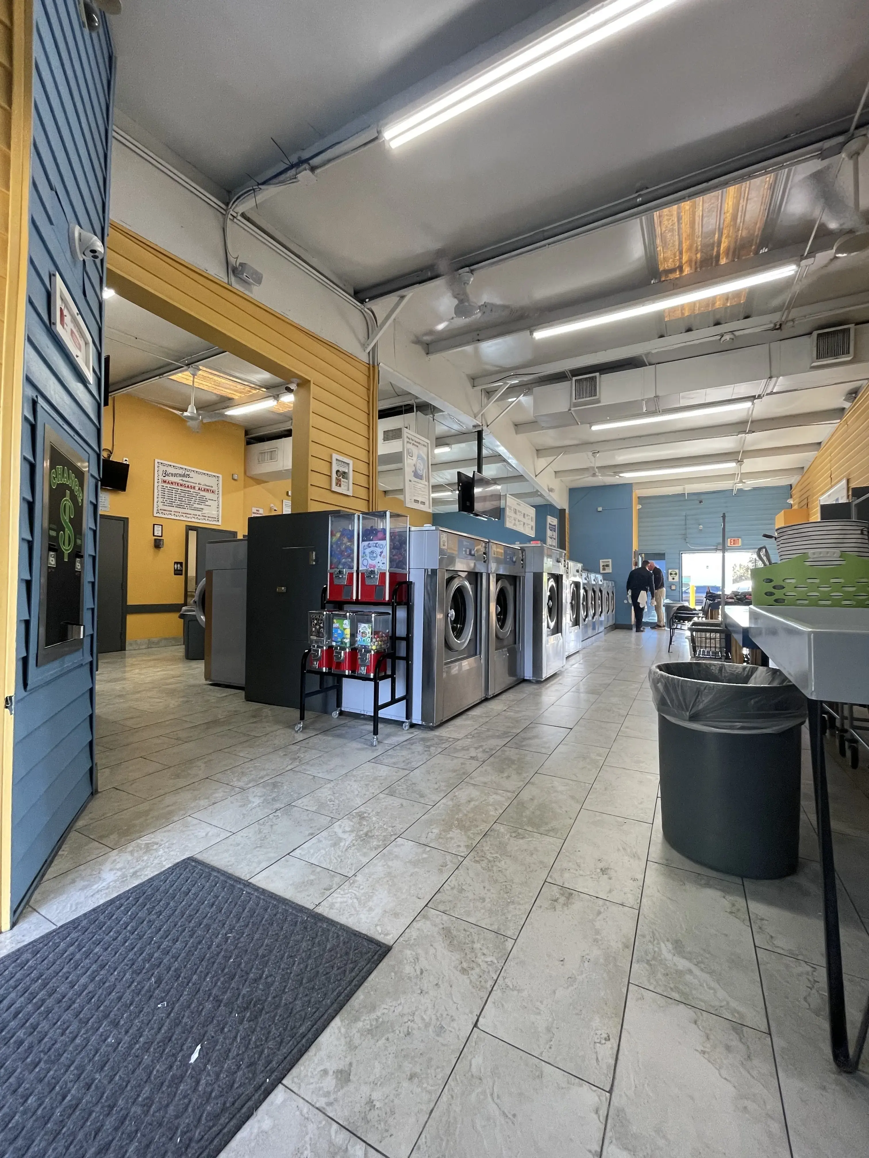 Bayshore Gardens Laundromat thumbnail 11