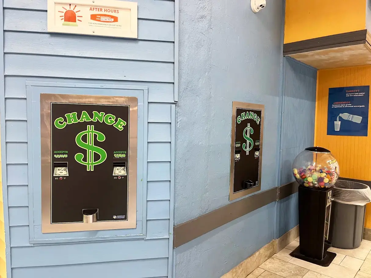 Bayshore Gardens Laundromat thumbnail 9