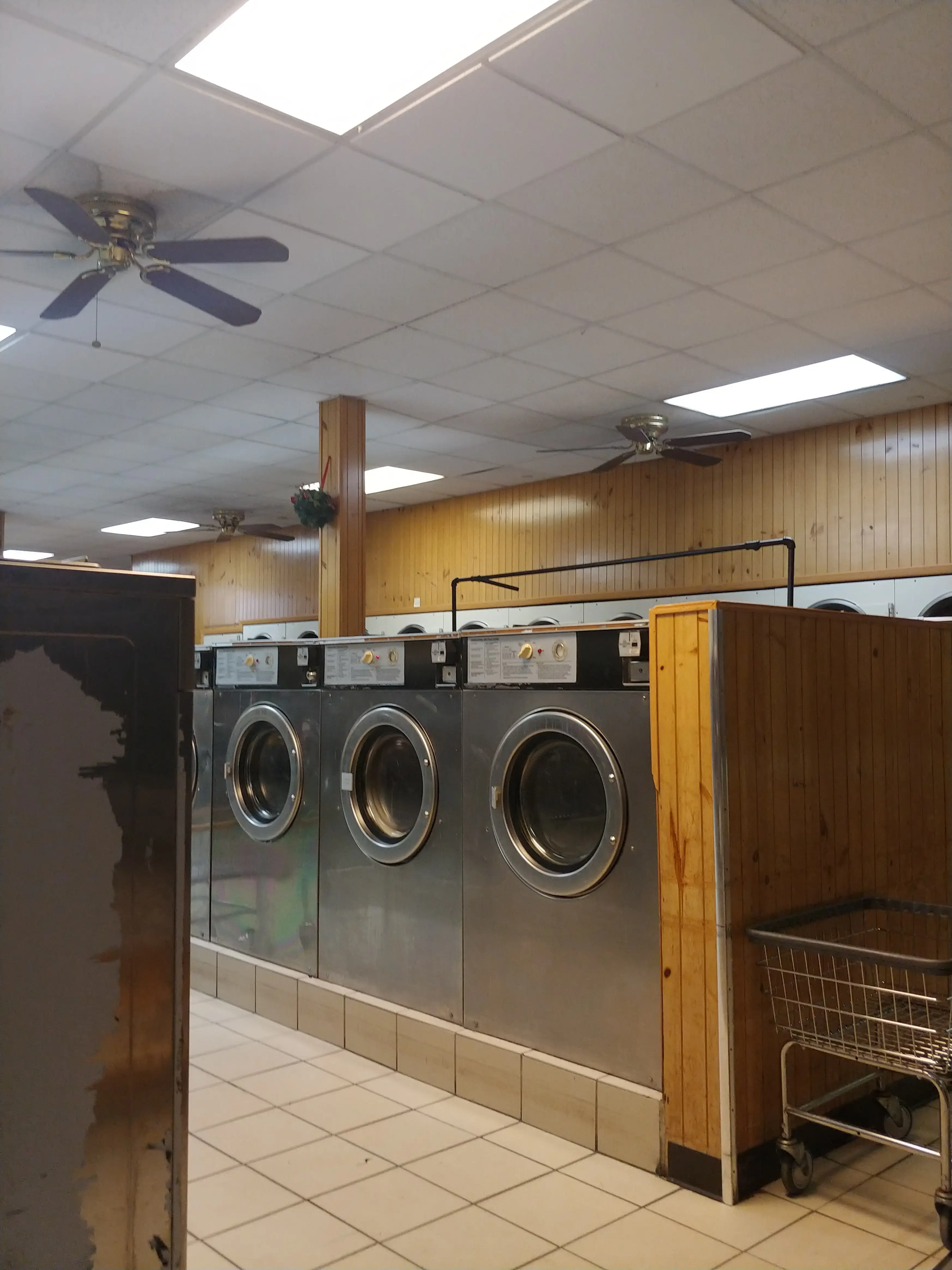 Bayside Excellent Laundromat - Image 3