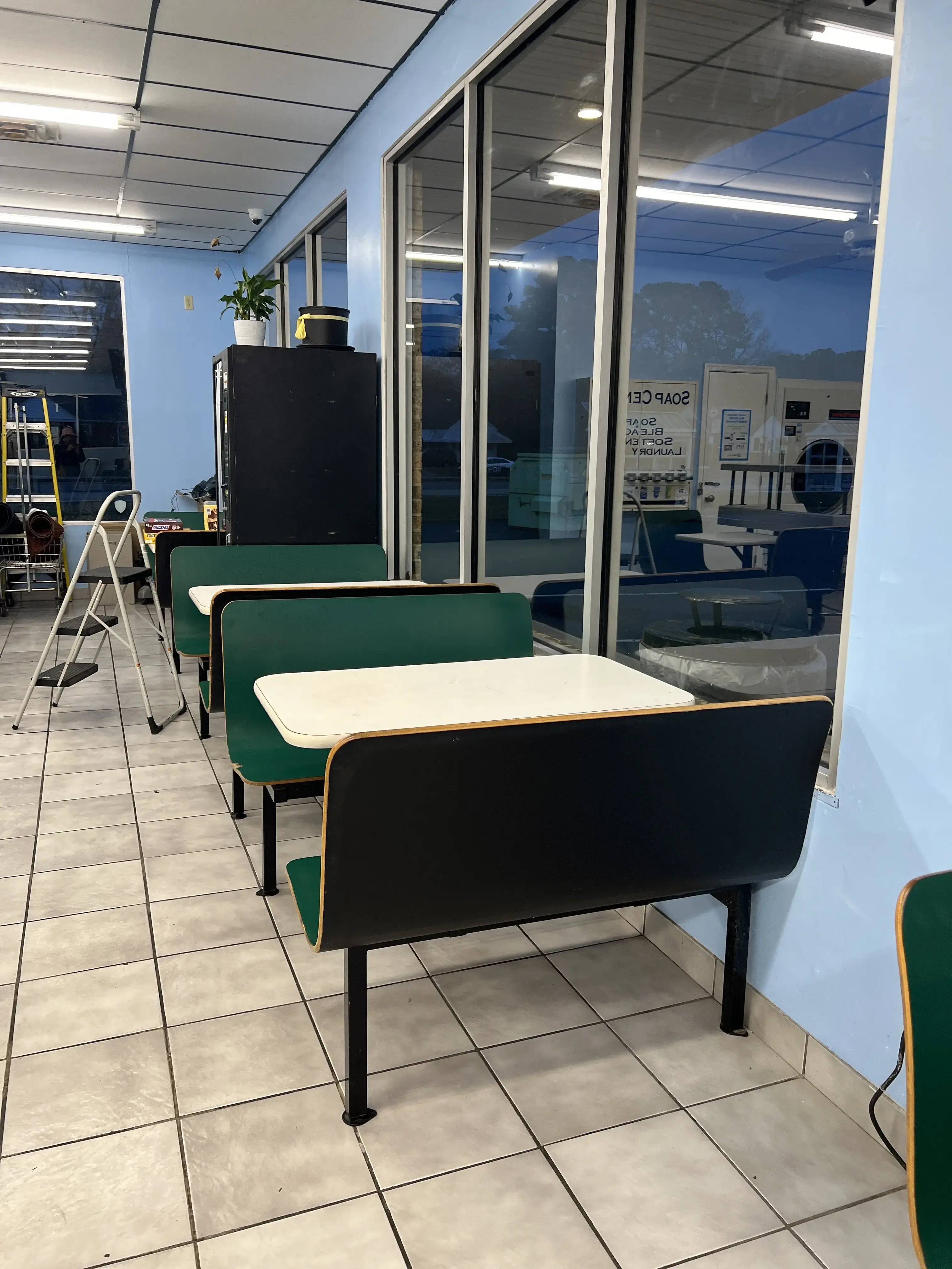 Bayside Laundry & Grill - Image 12