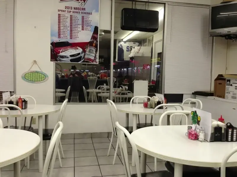 Bayside Laundry & Grill - Image 11