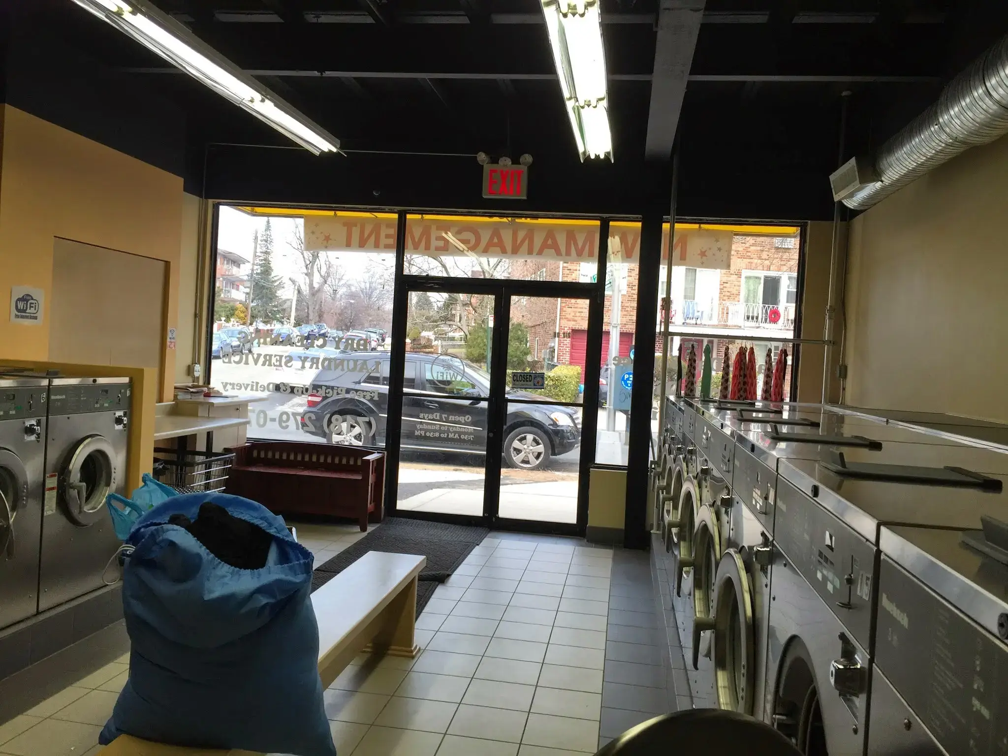 Bayside Station Laundromat thumbnail 12