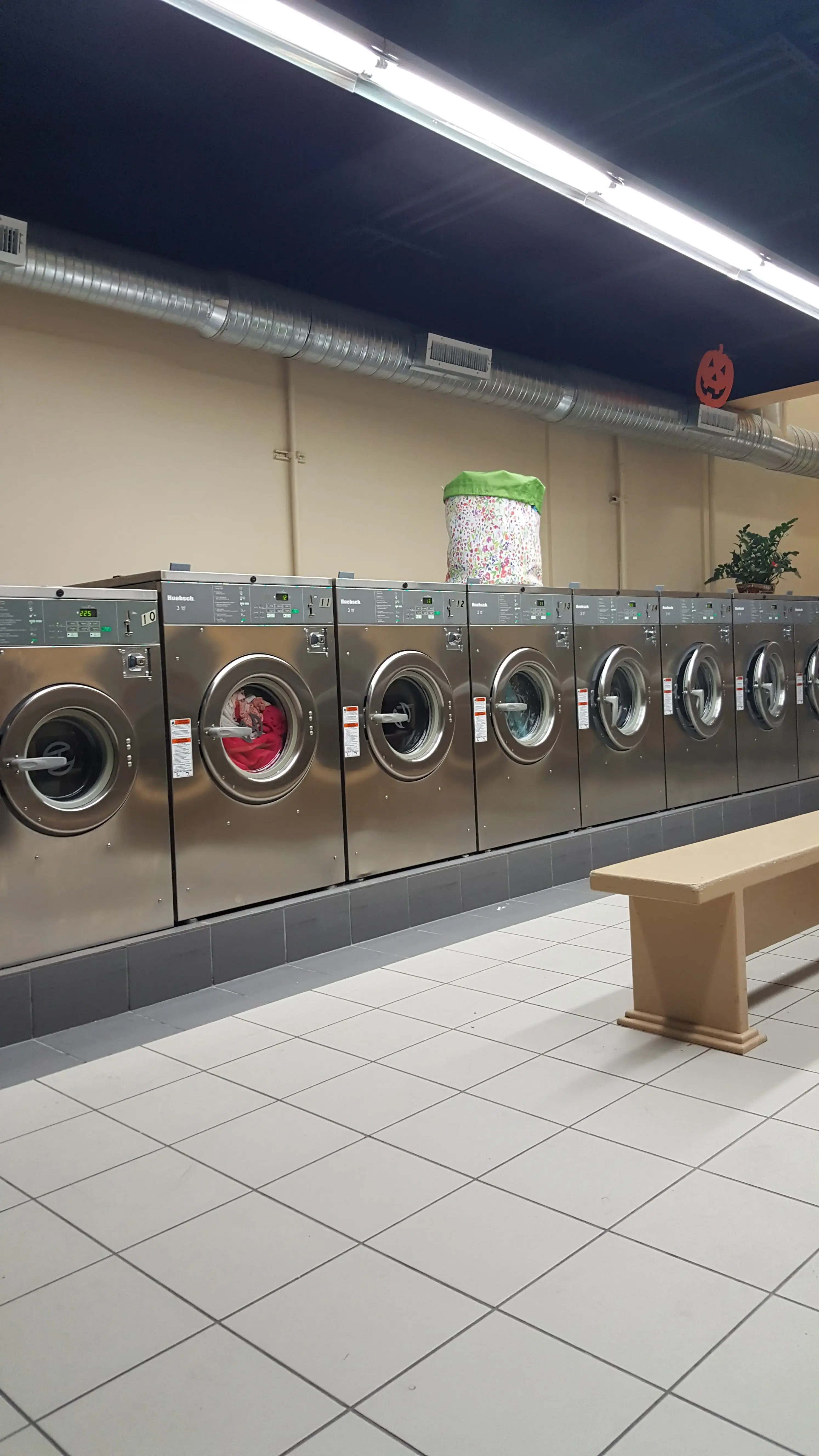Bayside Station Laundromat - Image 10