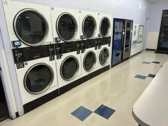 BB's Laundromat 2 - Image 2