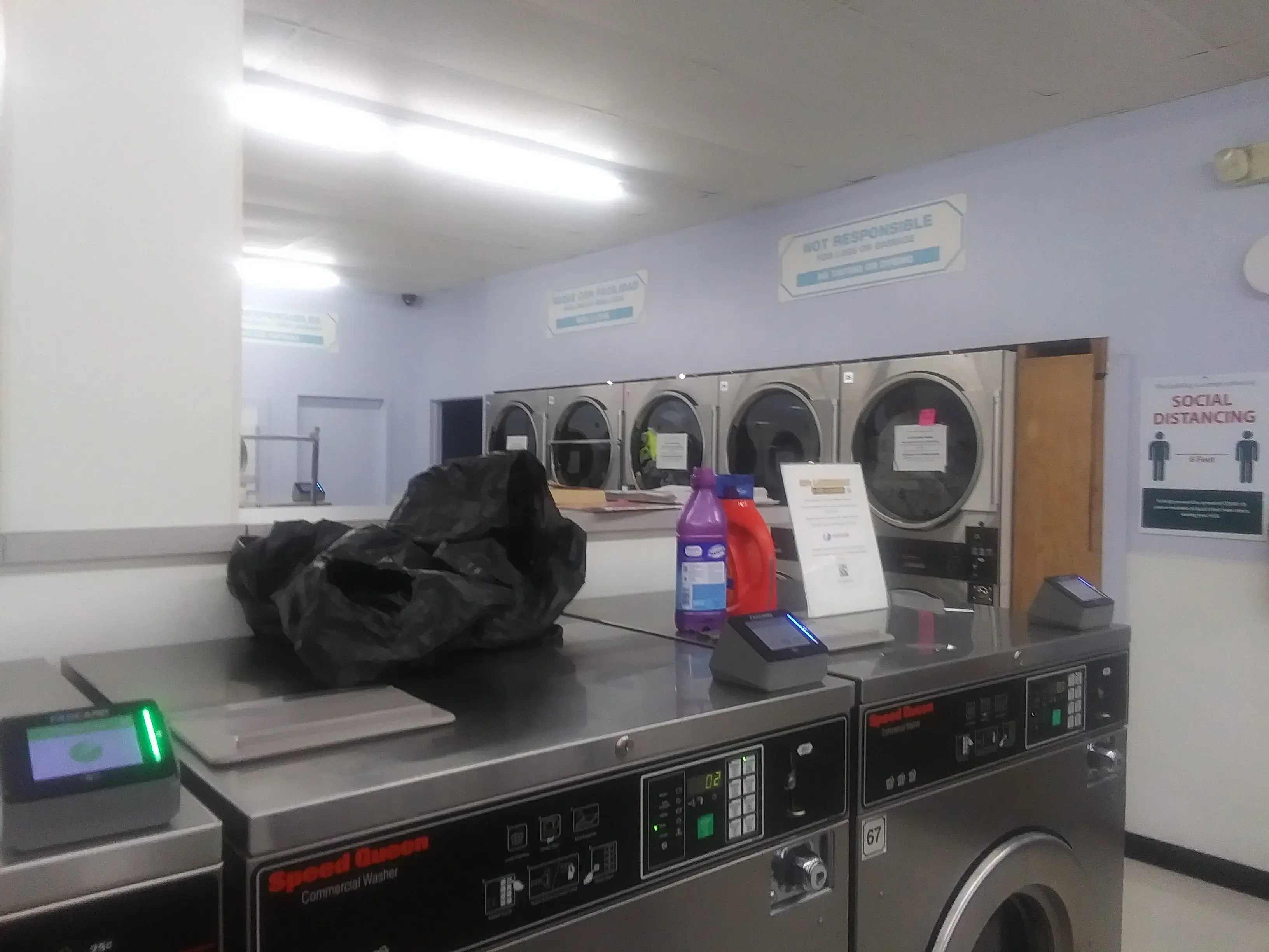 BB's Laundromat & Dry Cleaners - Image 10