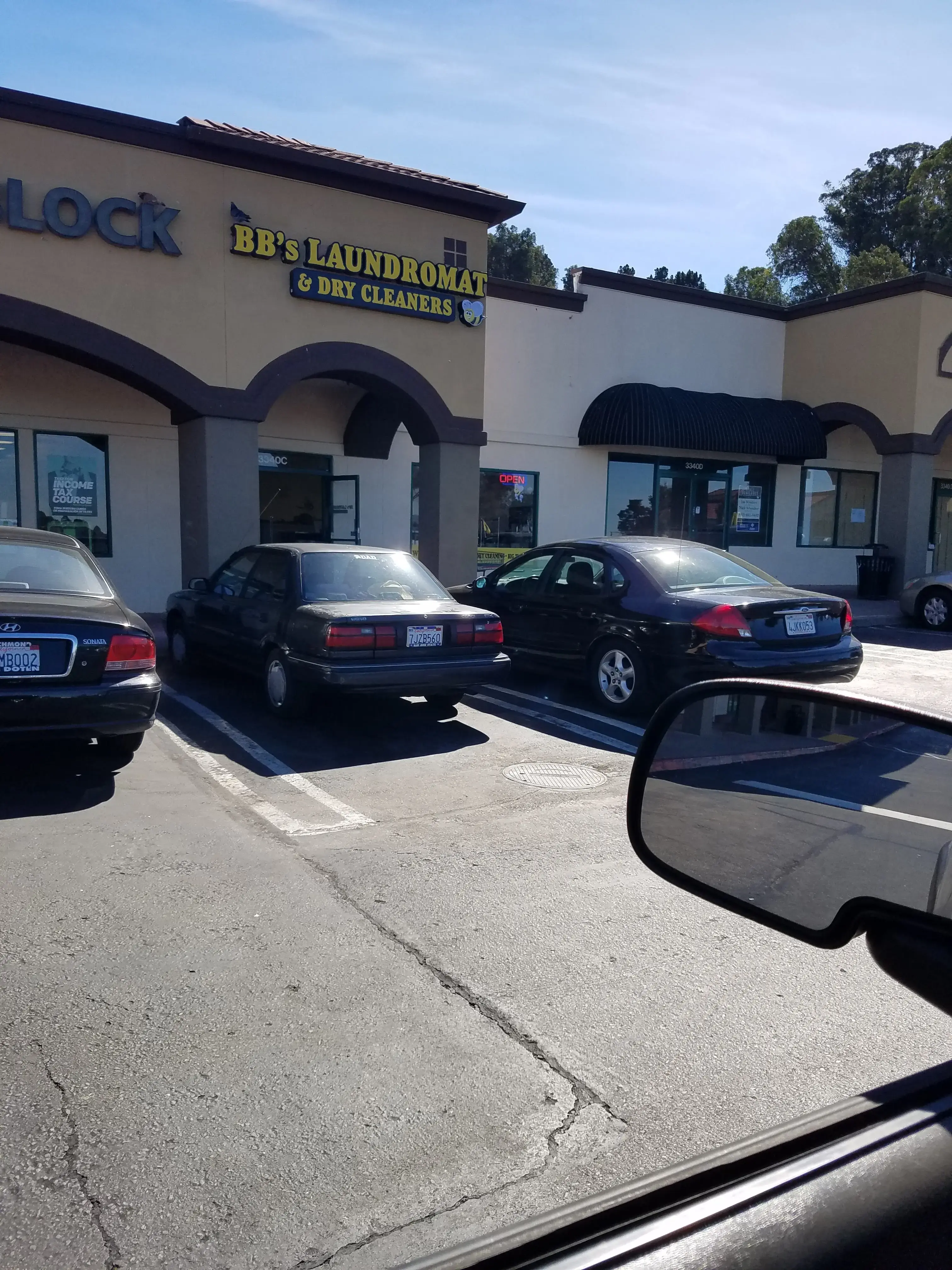 BB's Laundromat & Dry Cleaners thumbnail 4