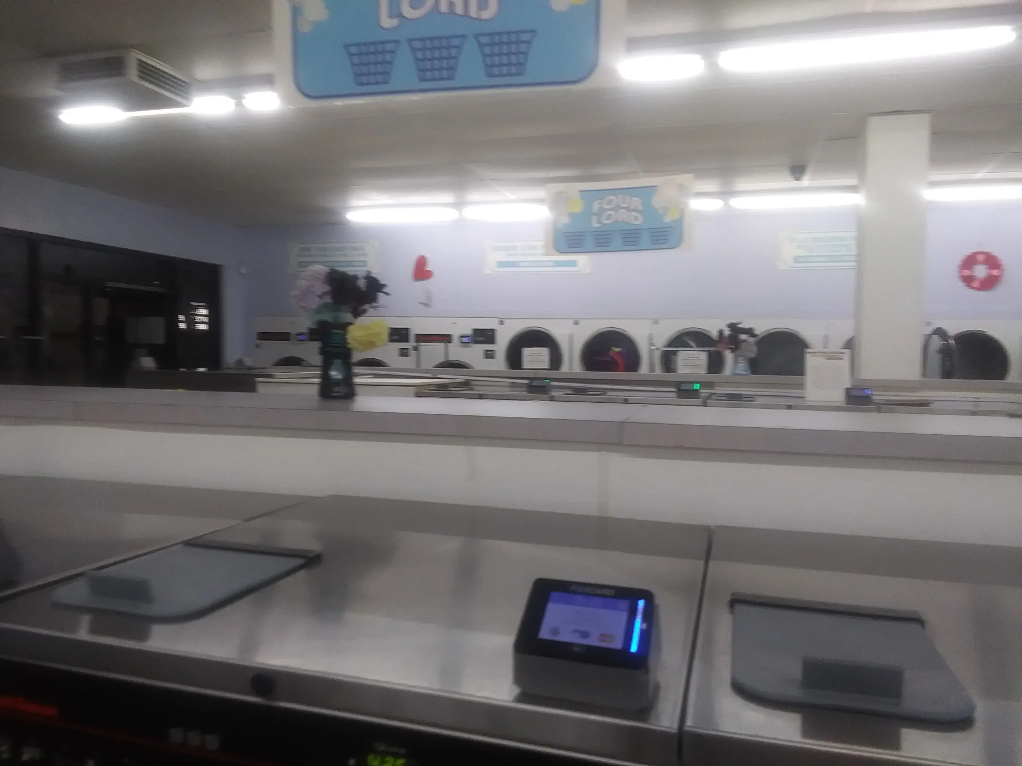 BB's Laundromat & Dry Cleaners - Image 11