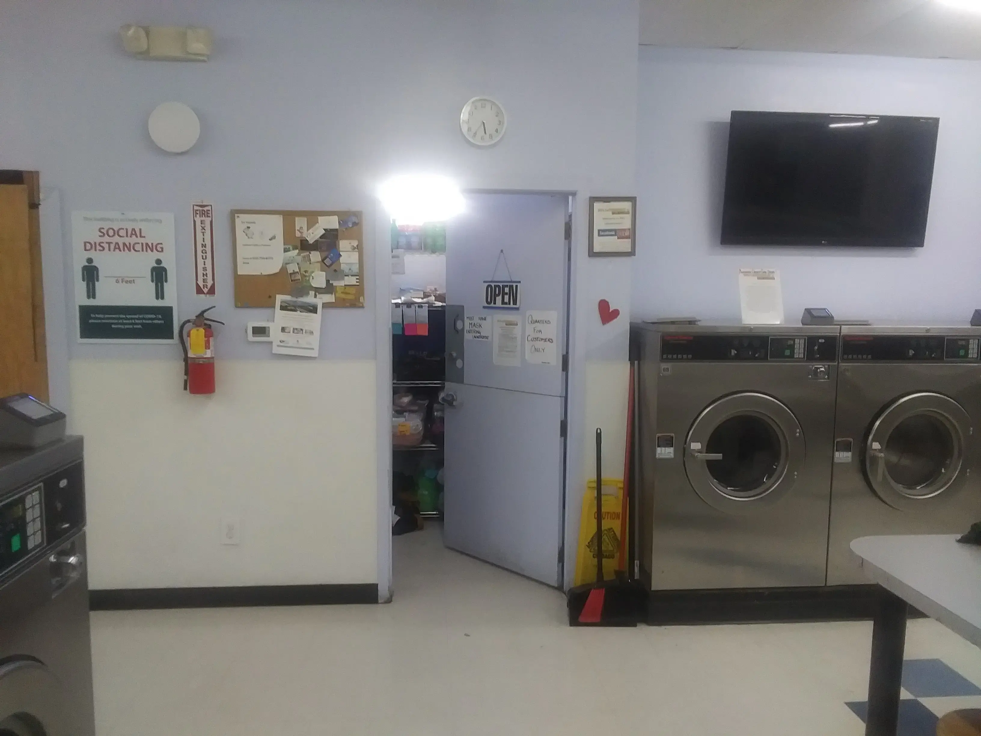 BB's Laundromat & Dry Cleaners - Image 13