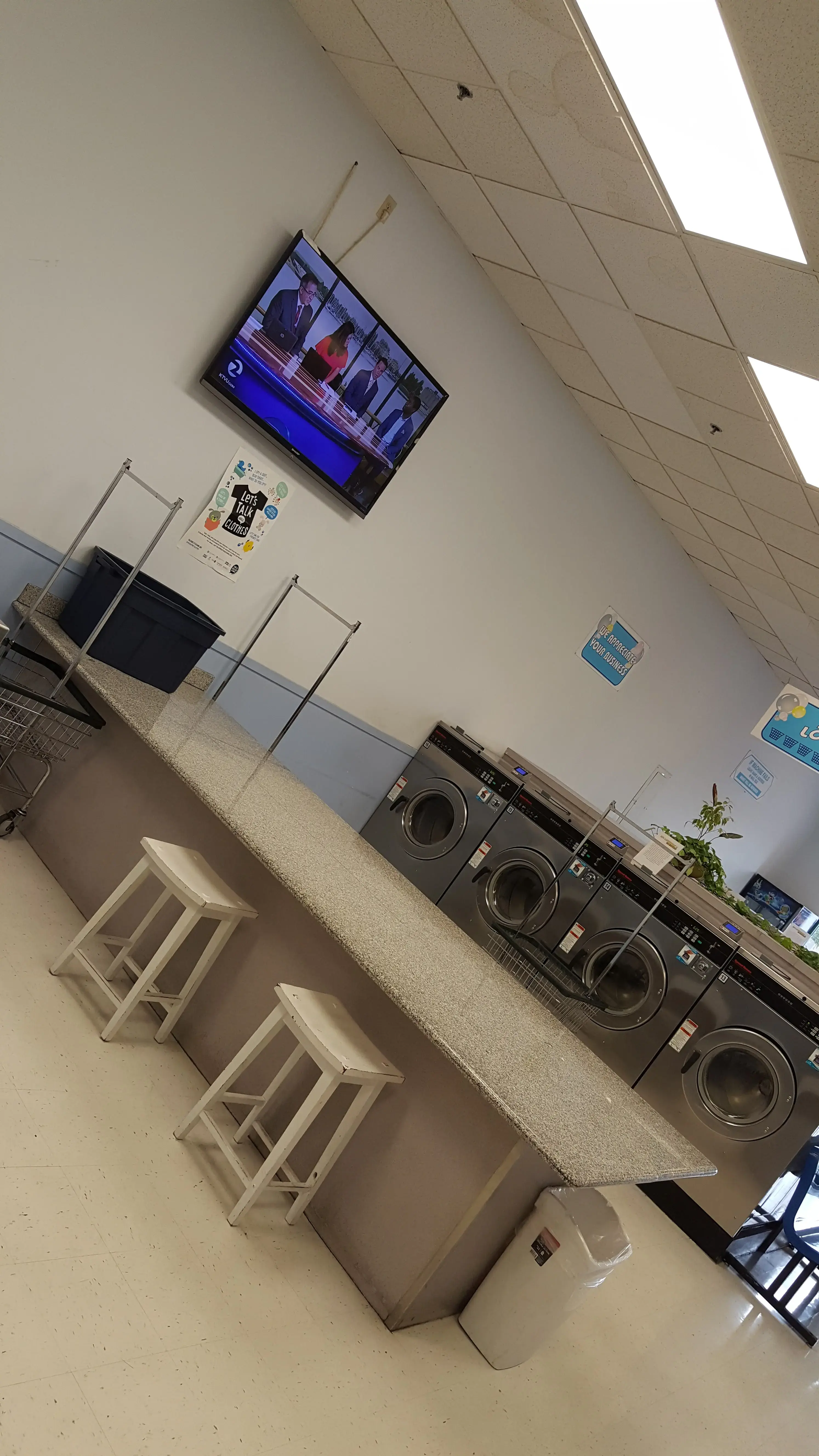 BB's Laundromat & Dry Cleaners - Image 12