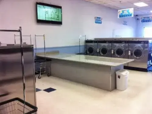 BB's Laundromat & Dry Cleaners thumbnail 15
