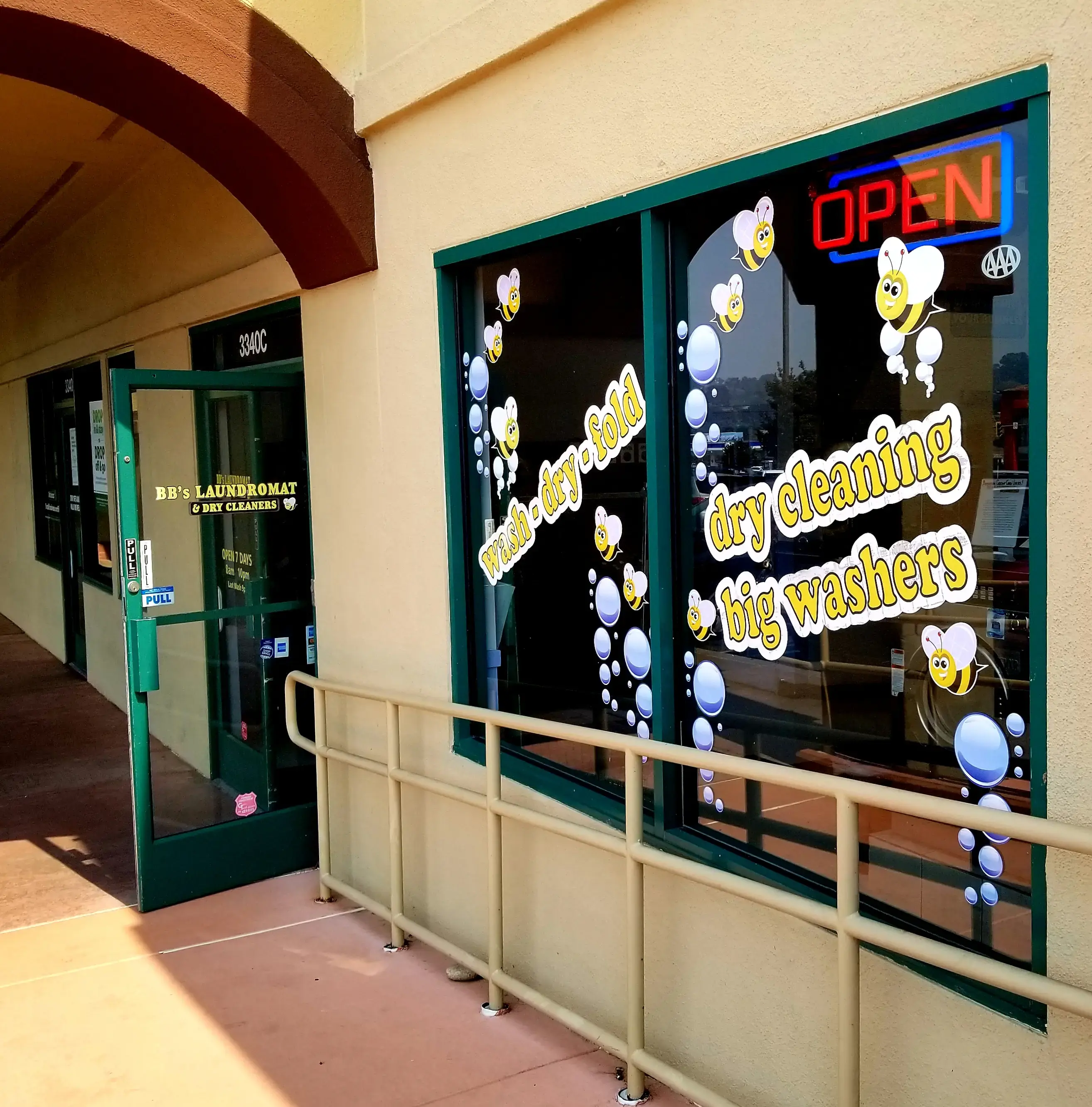 BB's Laundromat & Dry Cleaners thumbnail 6
