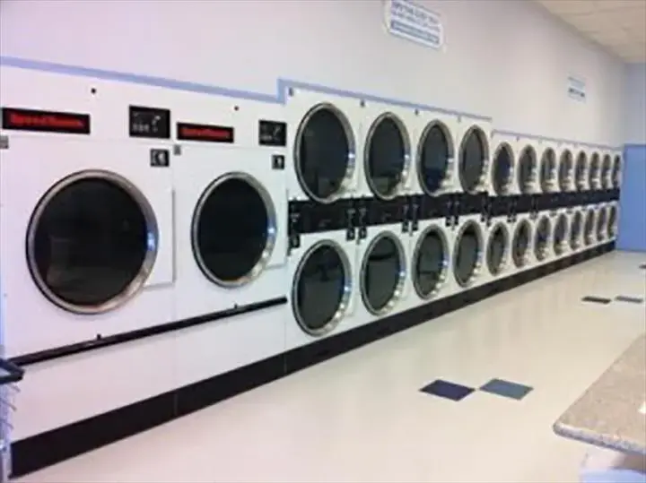 BB's Laundromat & Dry Cleaners location