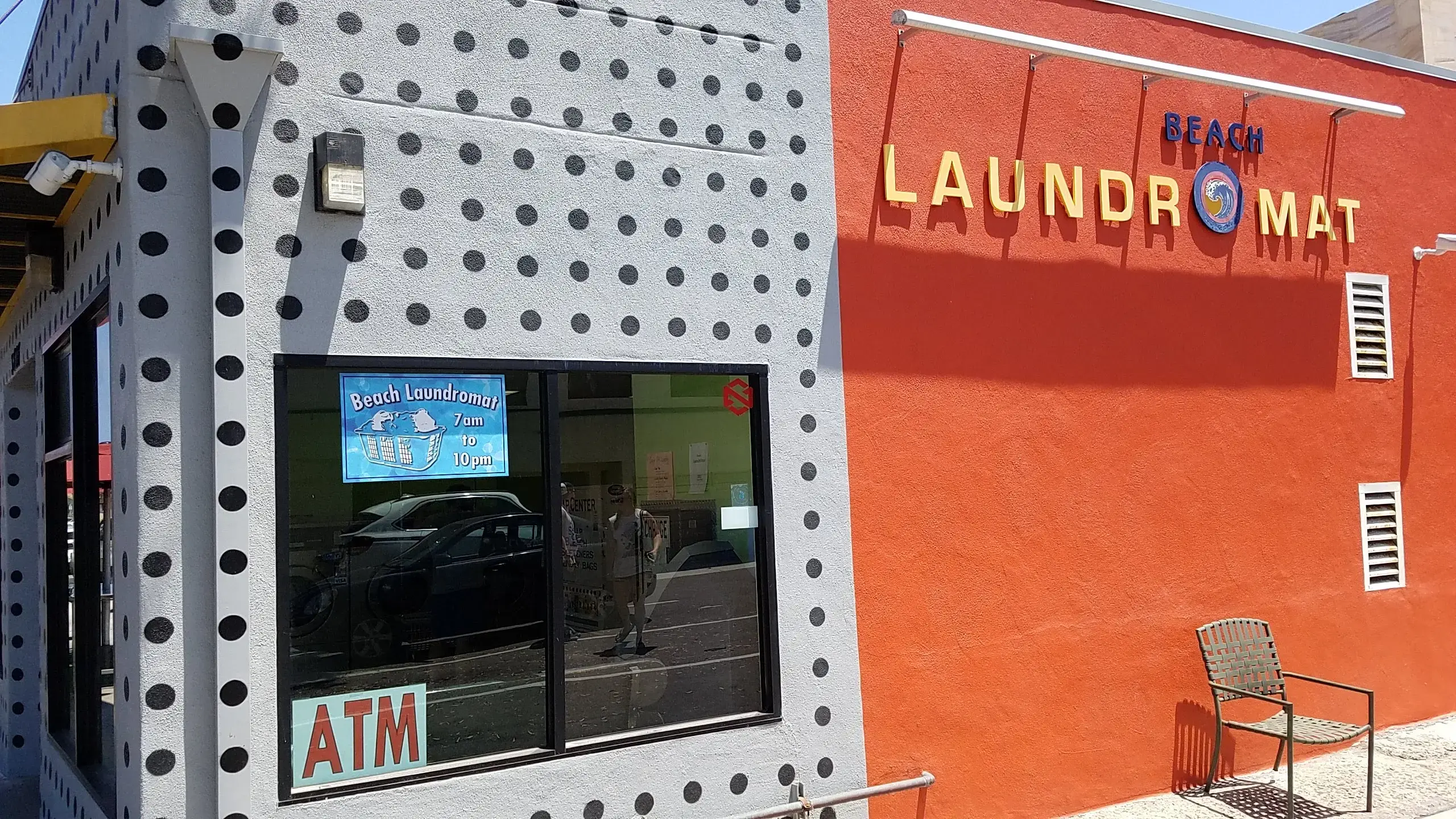 Beach Laundromat thumbnail 10