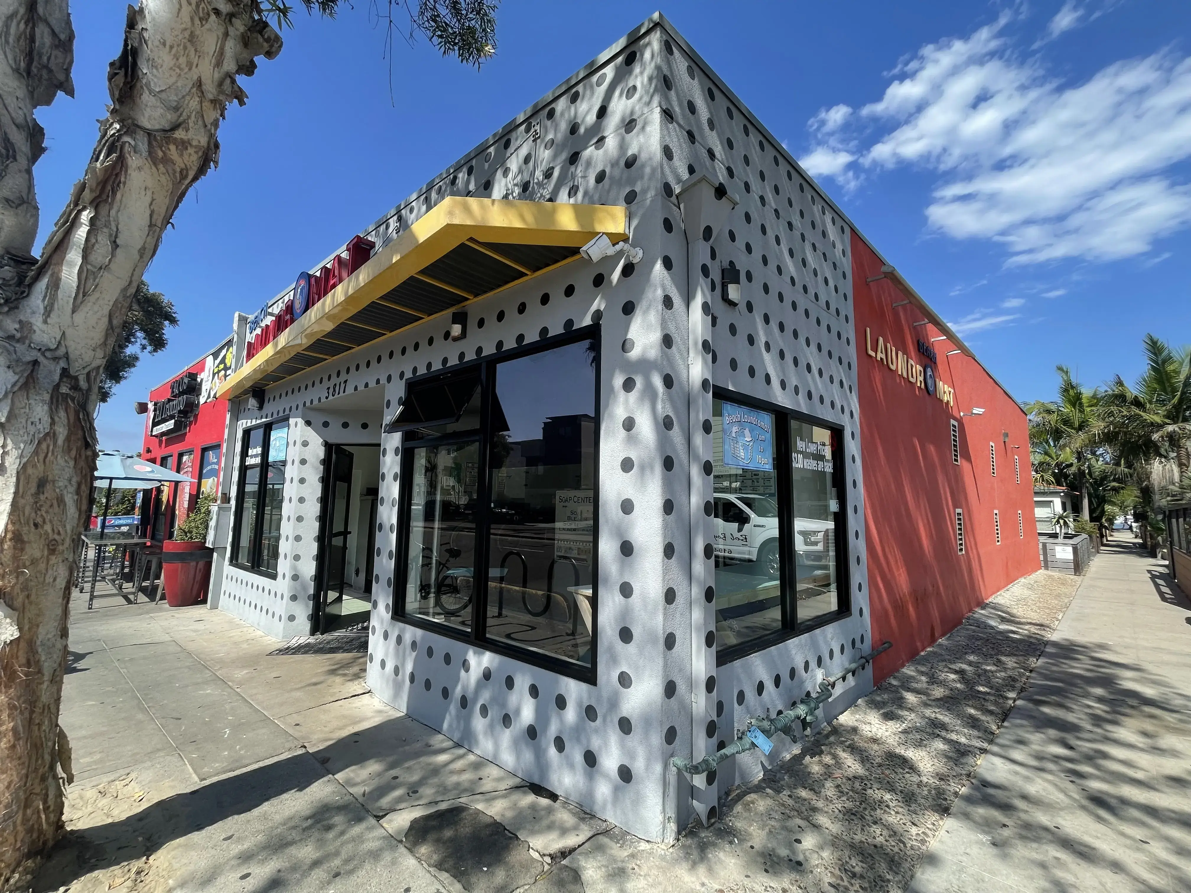 Beach Laundromat - Image 2