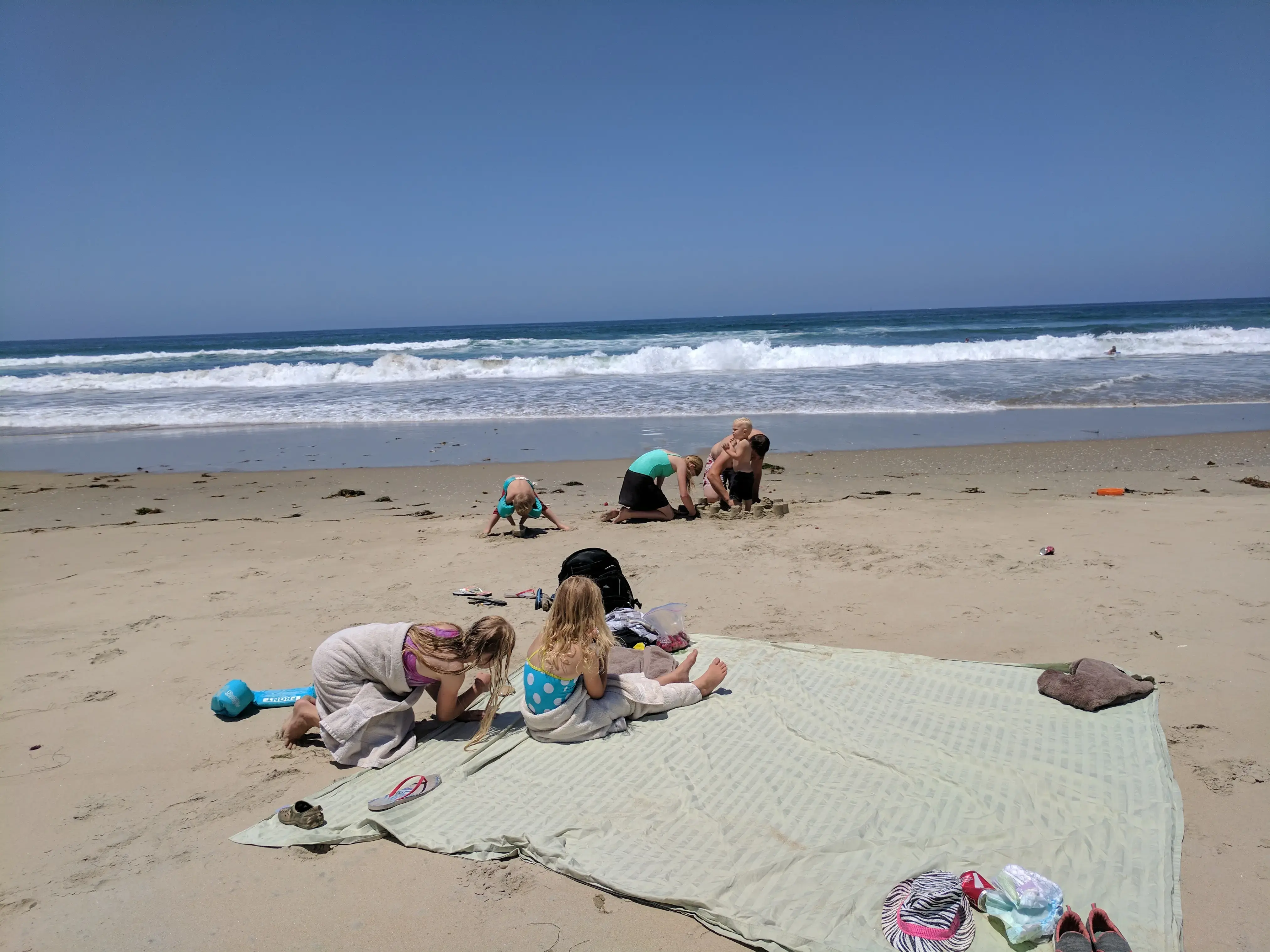 Beach Laundromat thumbnail 16