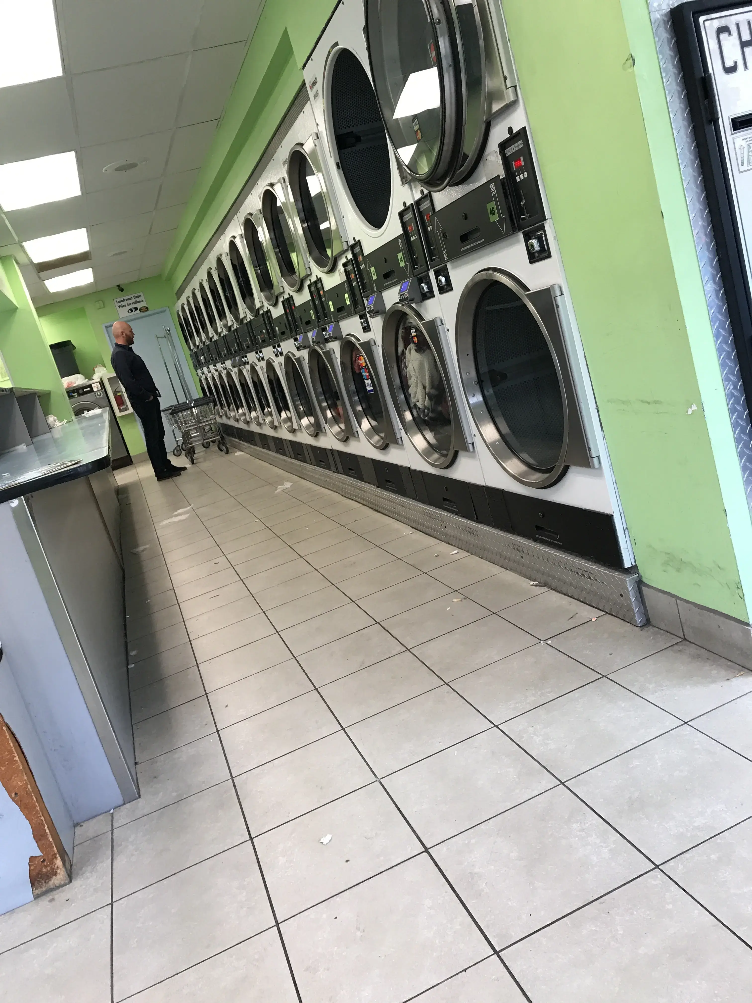 Beach Laundromat thumbnail 8