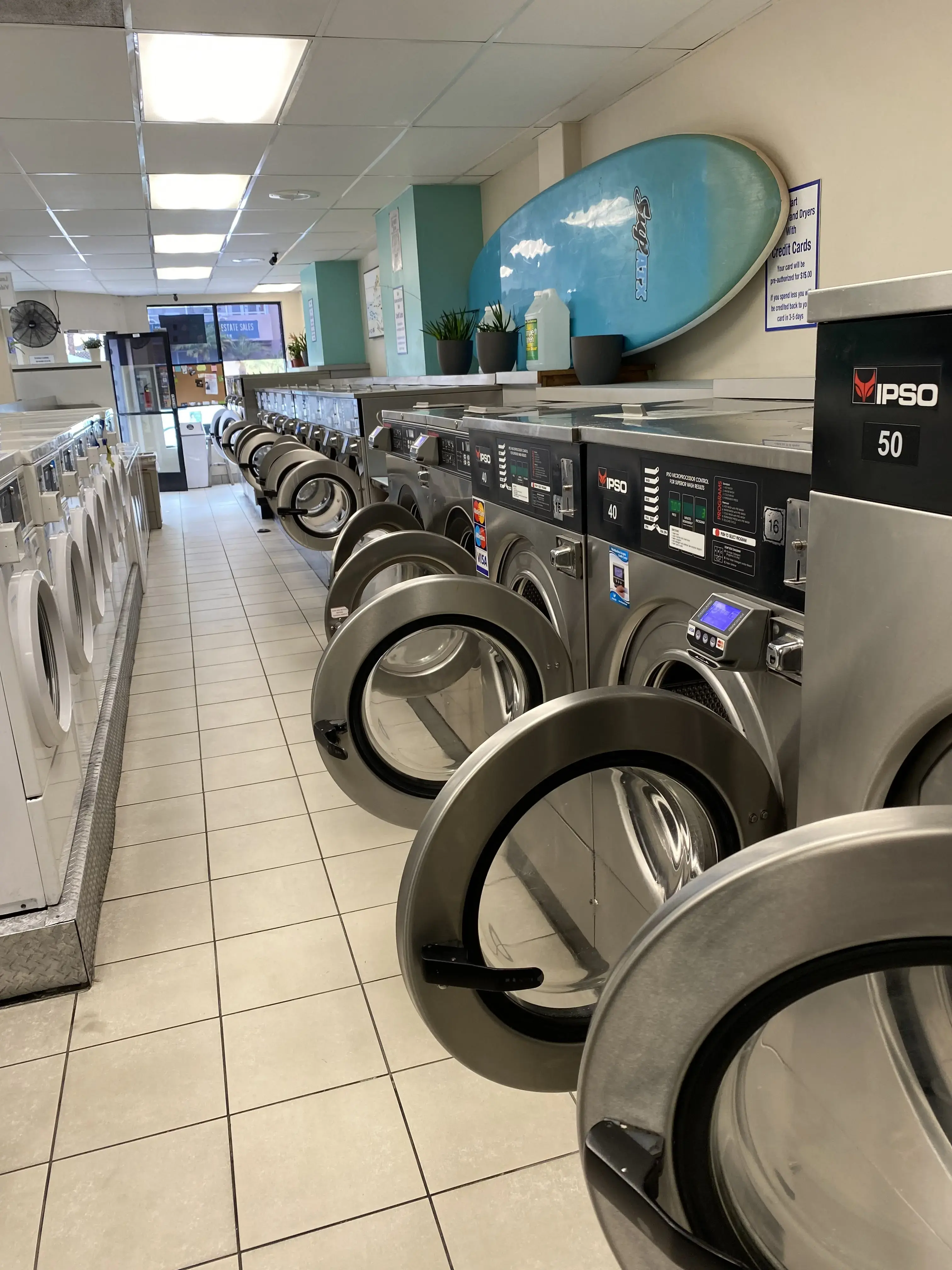 Beach Laundromat - Image 4