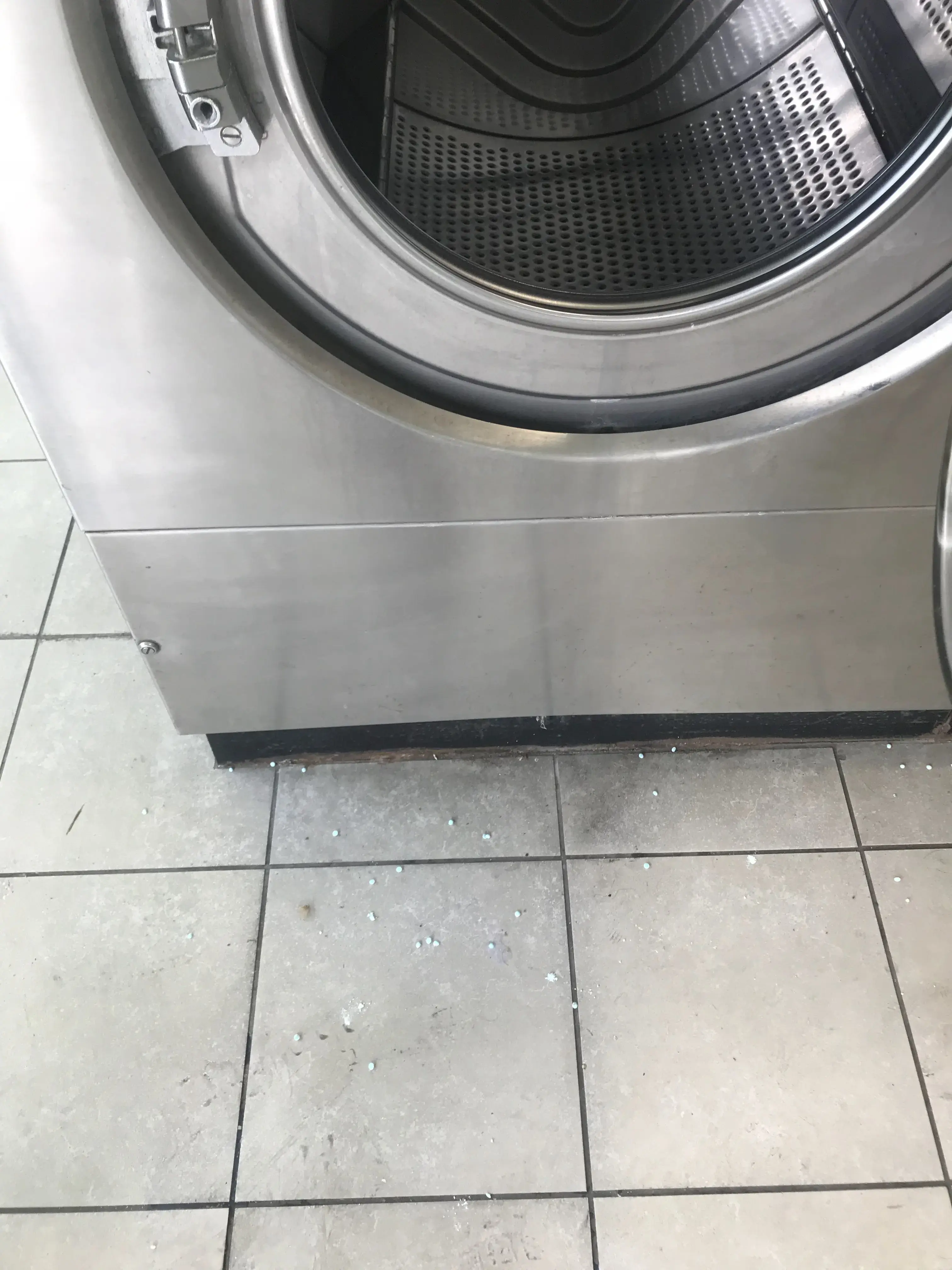 Beach Laundromat - Image 11
