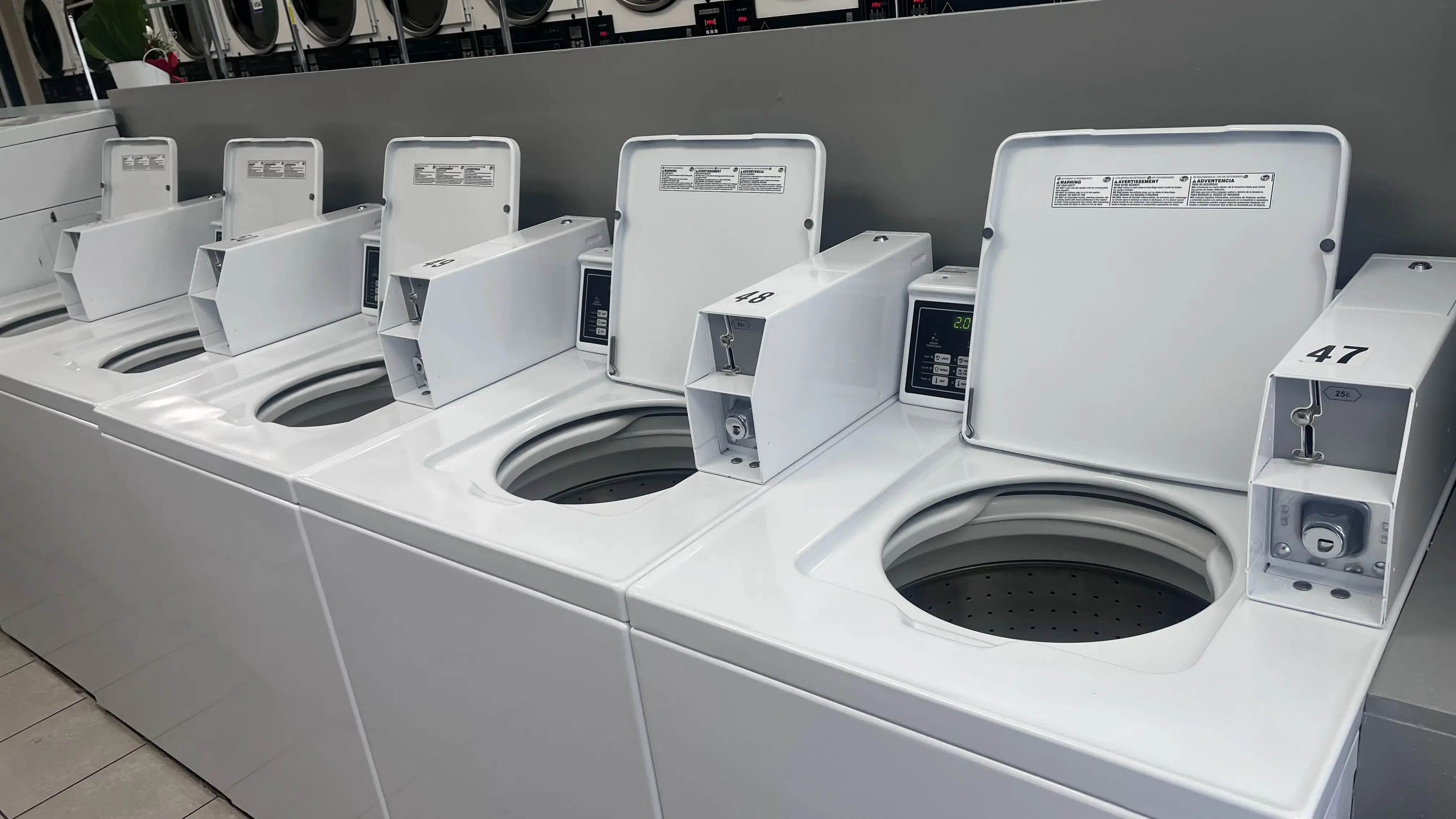 Beach Laundromat - Image 5