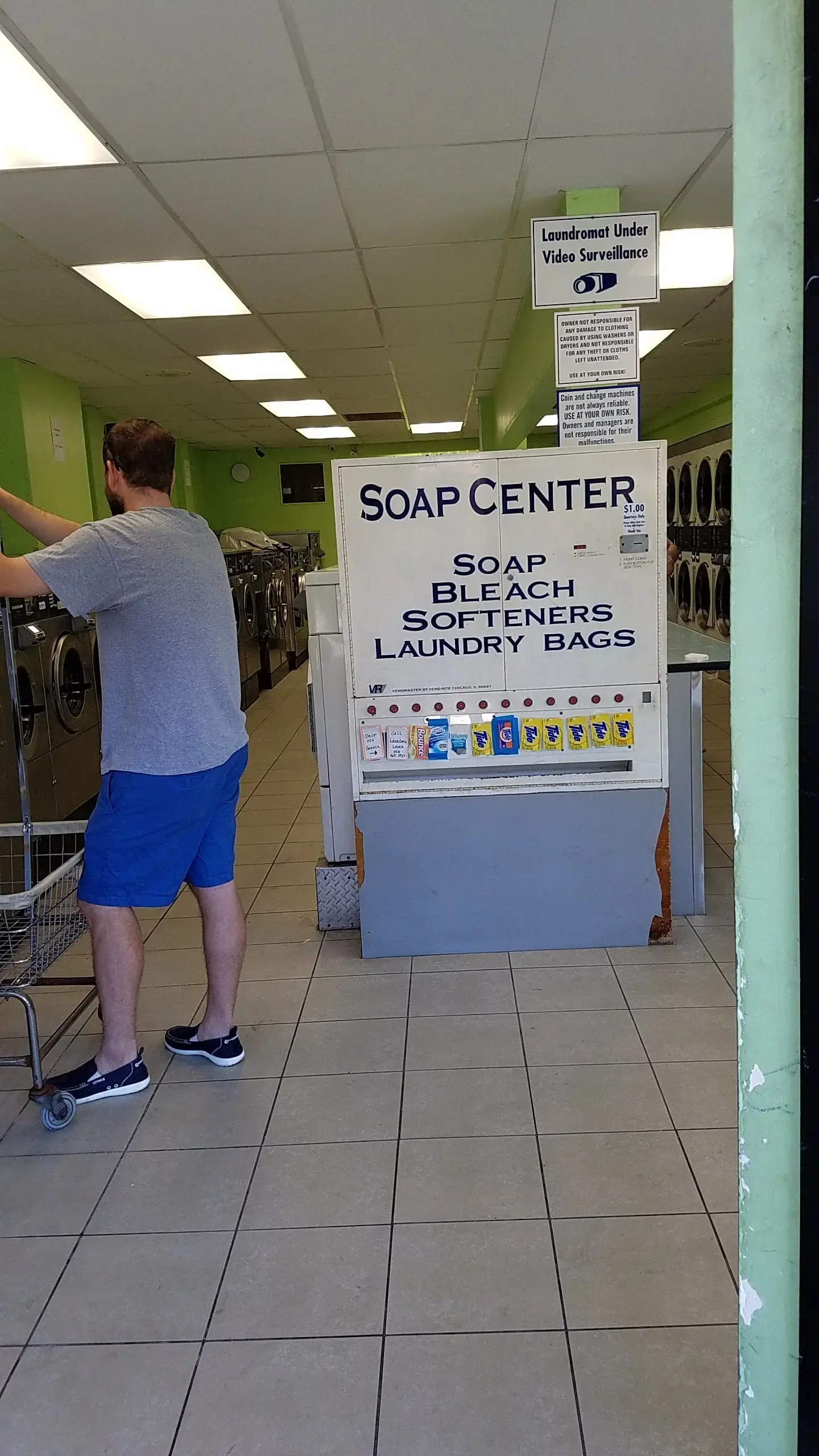 Beach Laundromat - Image 12