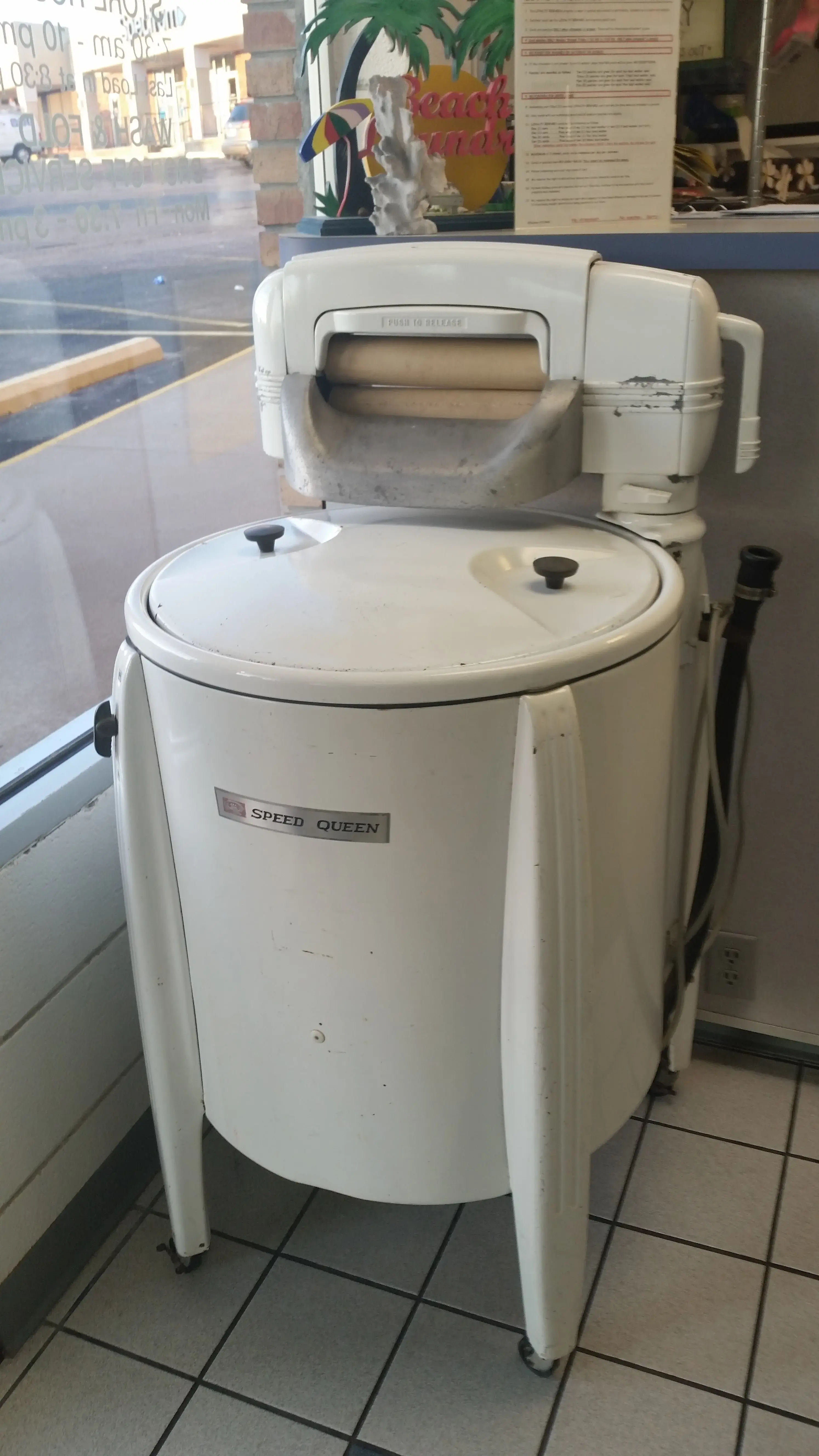 Beach Laundry - Image 10