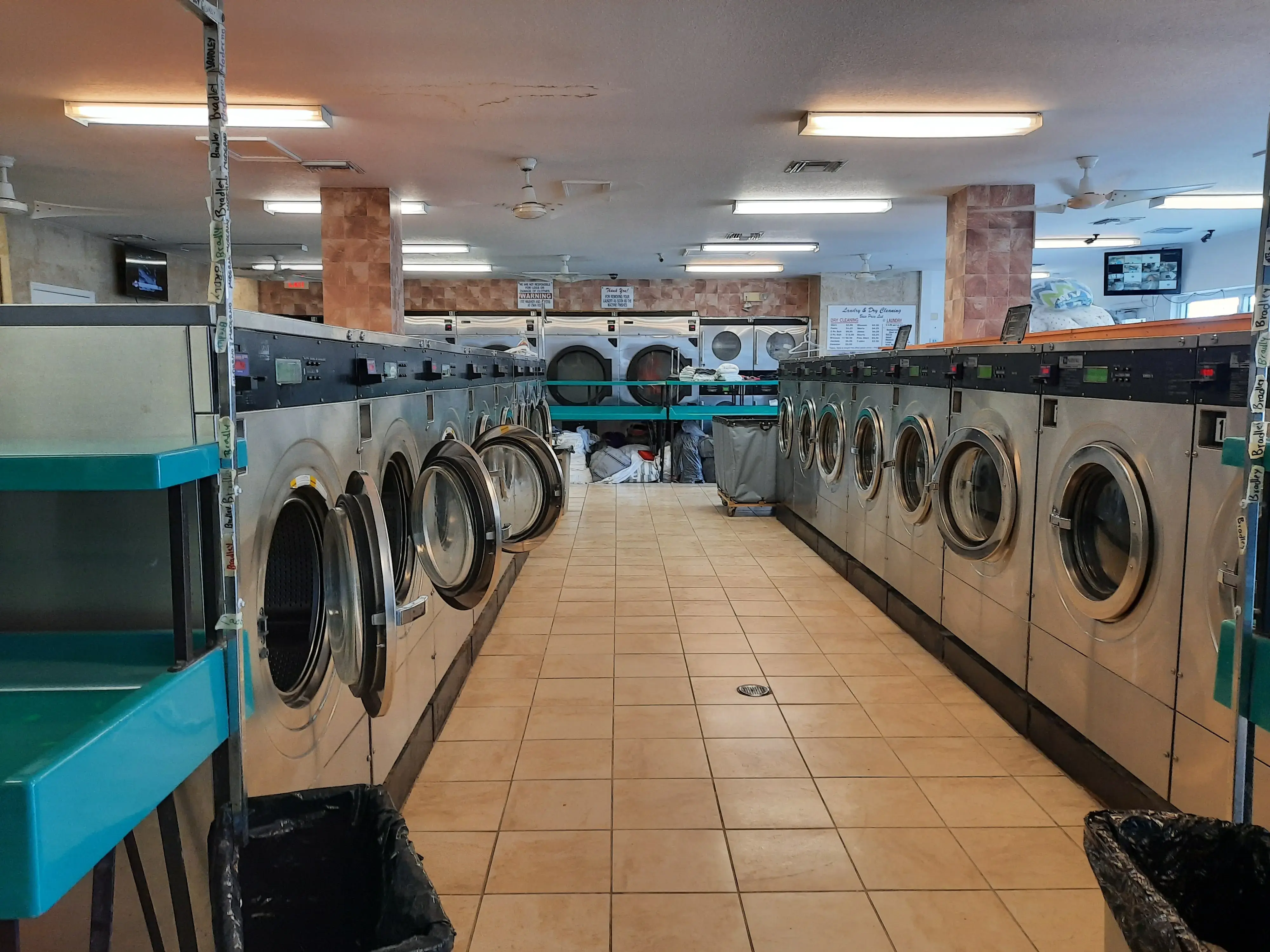 Beach Maytag Laundry - Image 2
