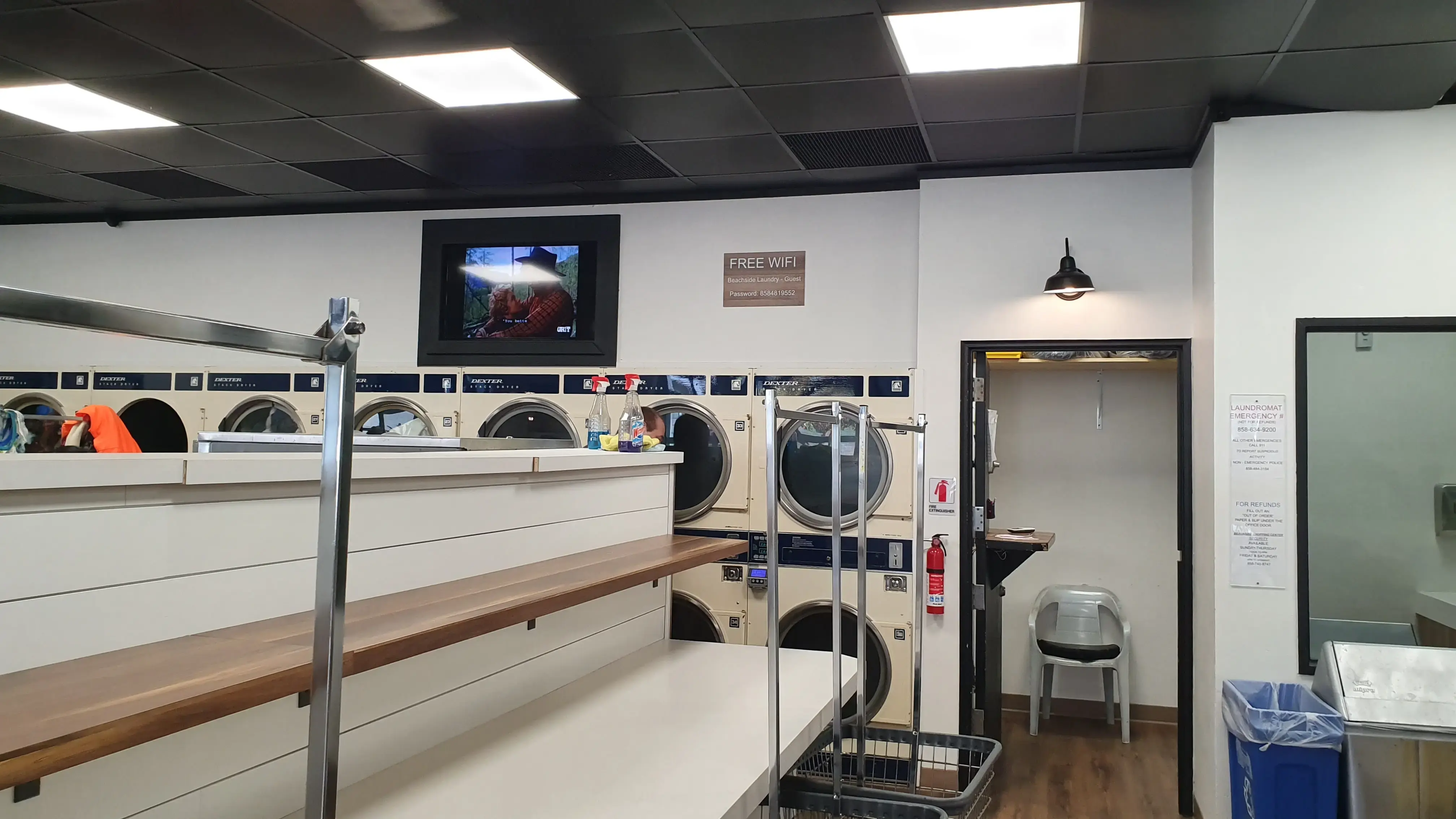 Beachside Del Mar Laundromat - Image 7