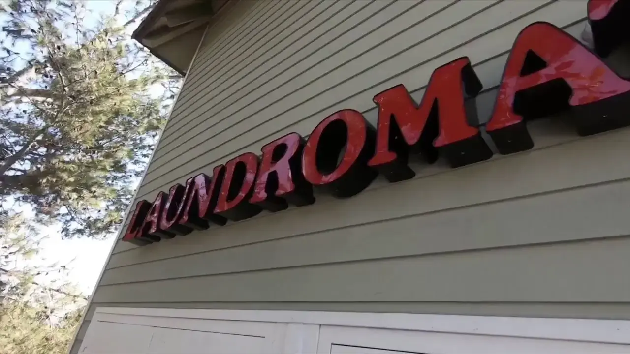 Beachside Del Mar Laundromat - Image 2