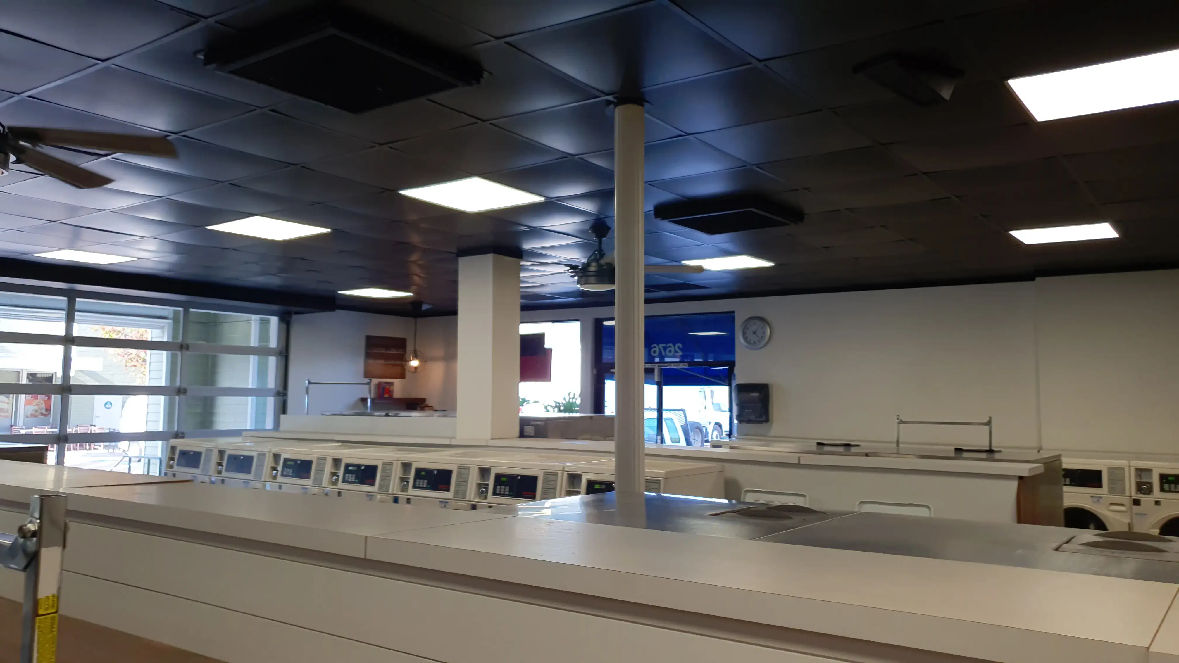 Beachside Del Mar Laundromat thumbnail 15