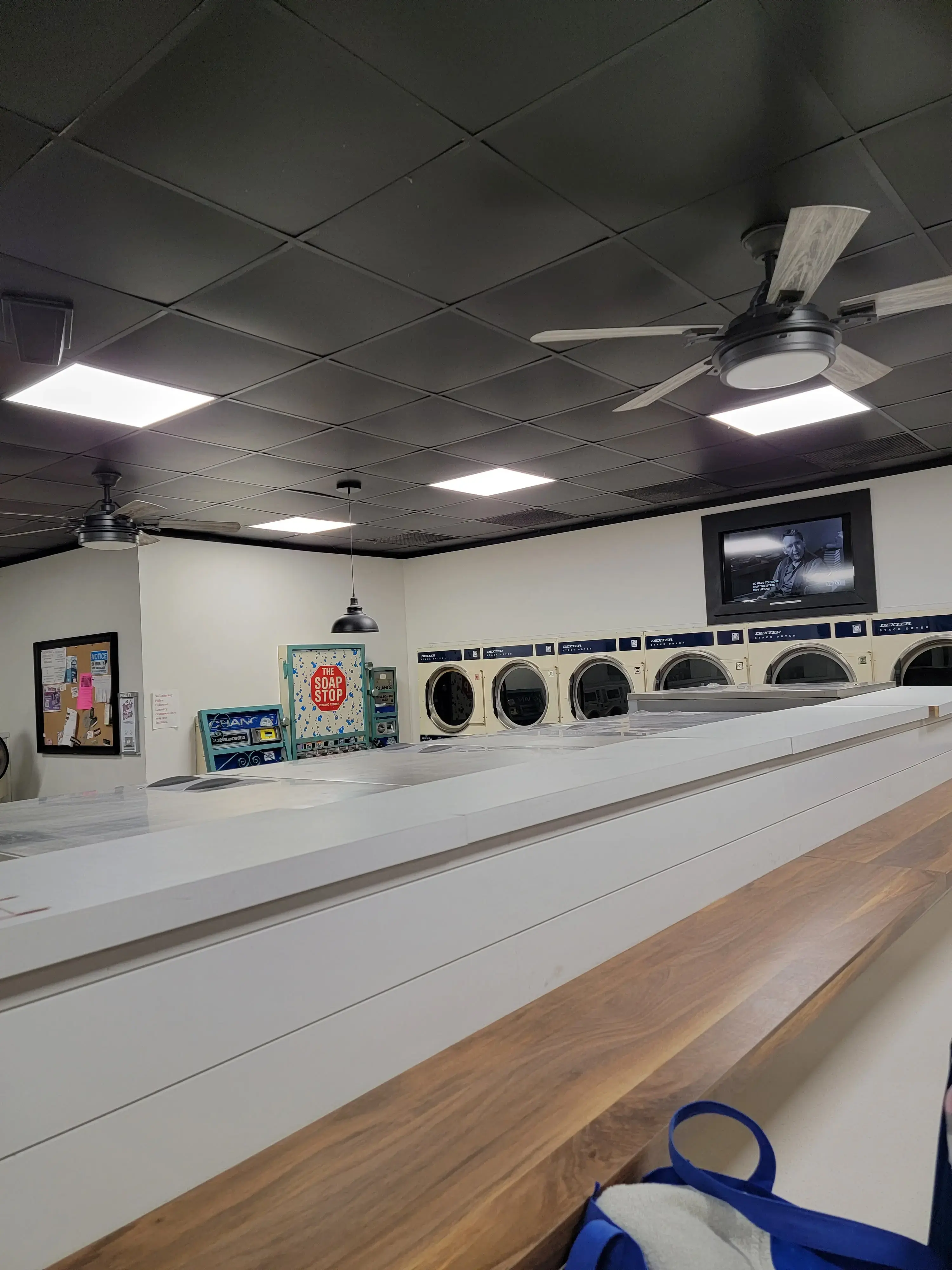 Beachside Del Mar Laundromat - Image 14