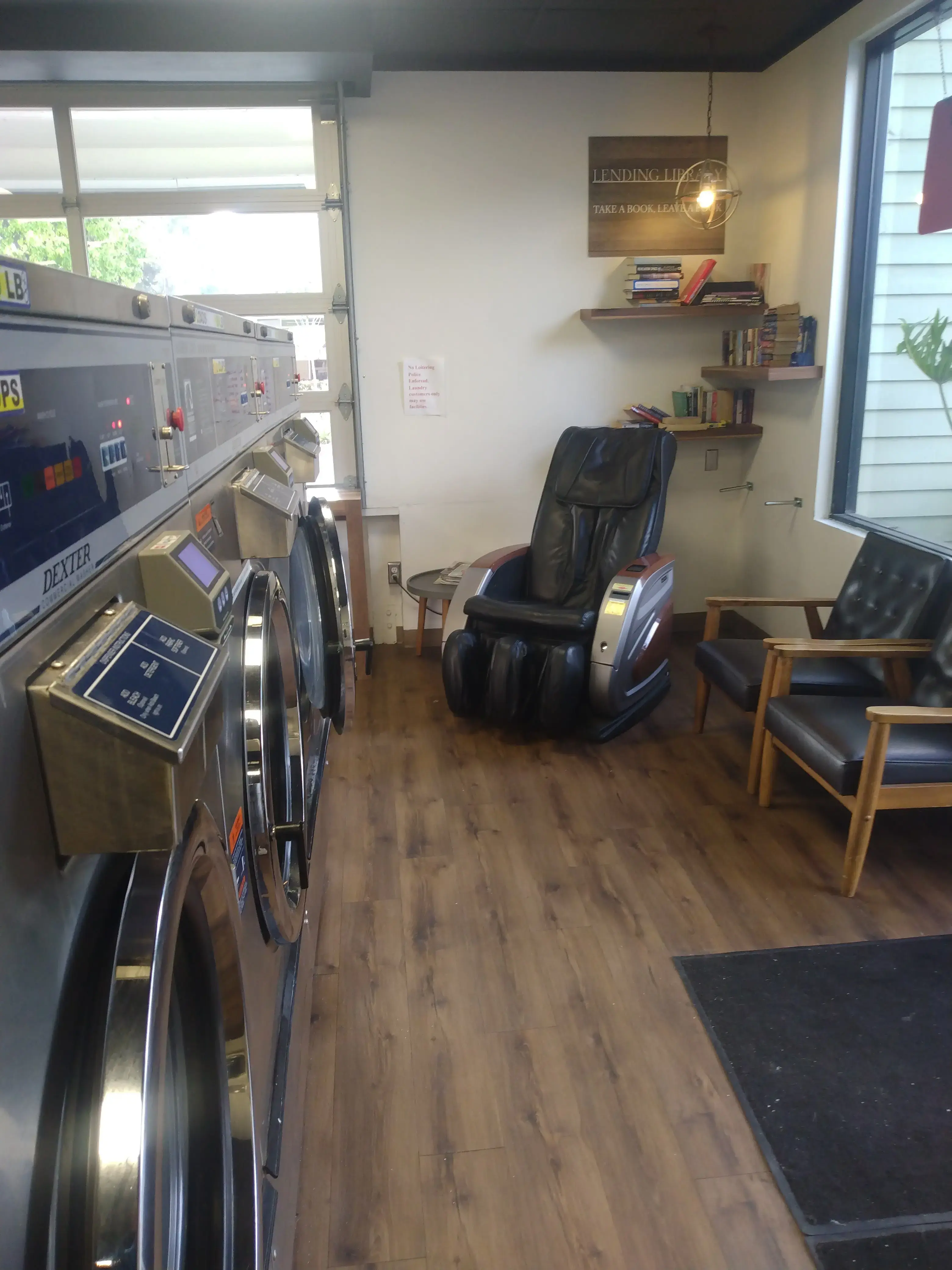 Beachside Del Mar Laundromat - Image 13